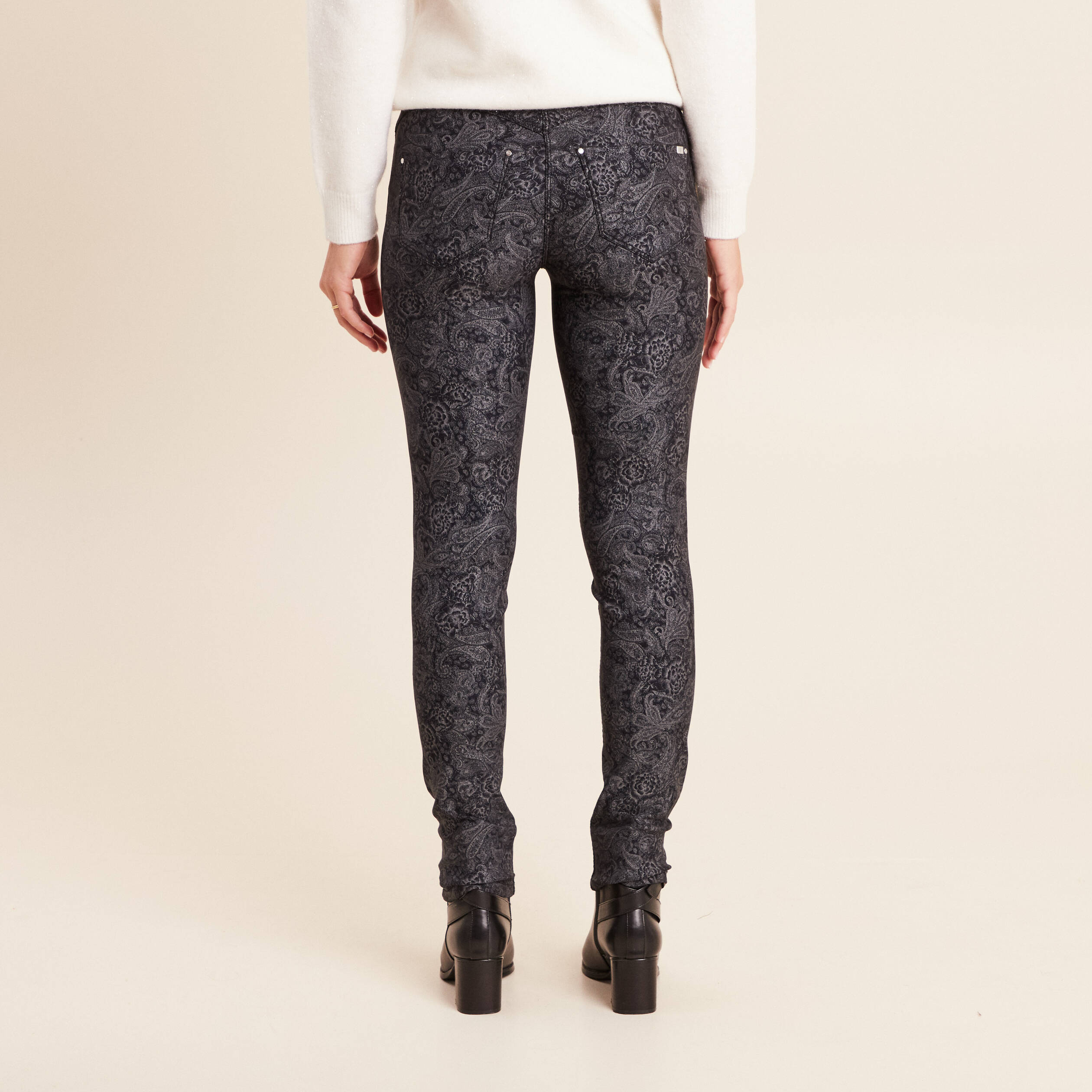 Pantalon coupe ajust&eacute;e enduit gris acier femme