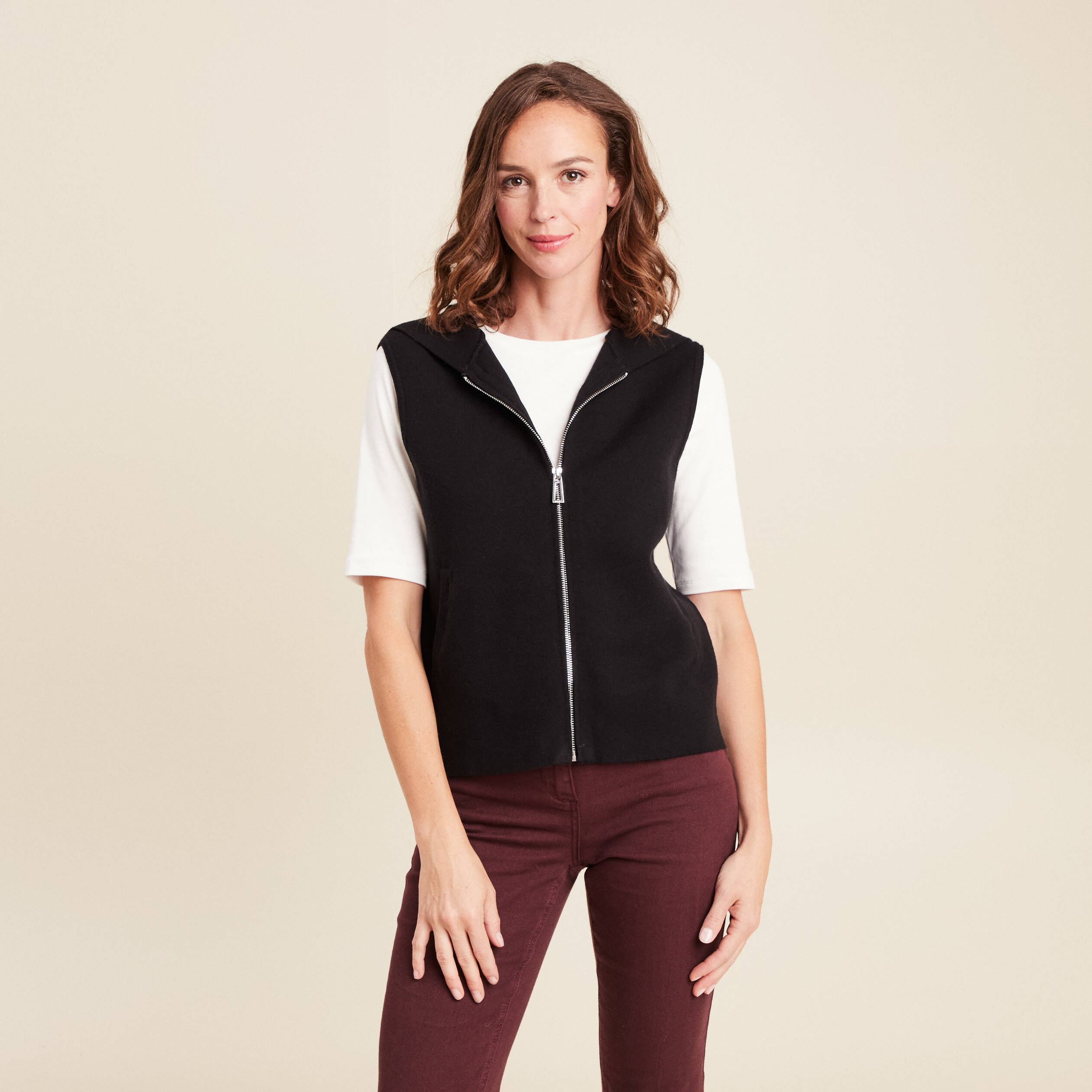 Gilet droit mi-long &agrave; capuche noir femme