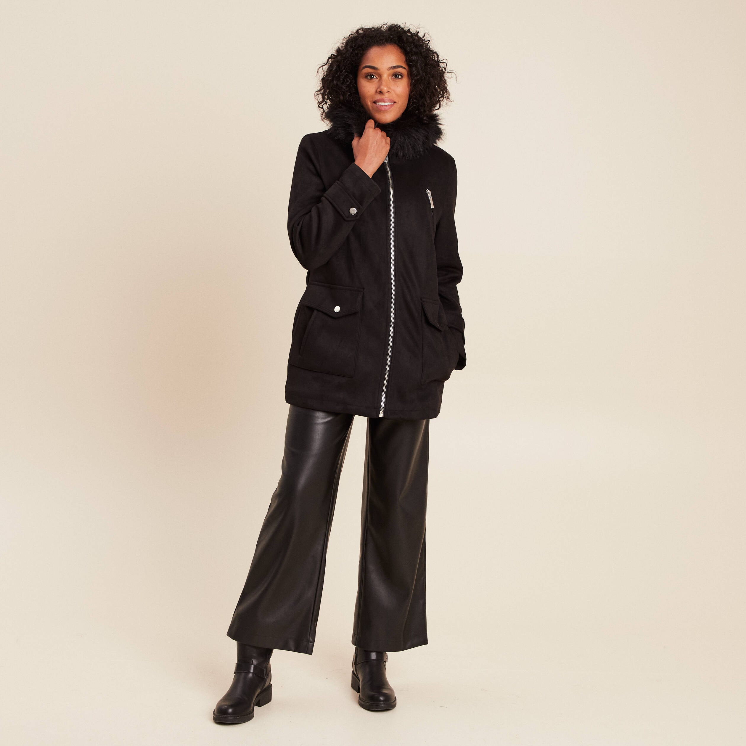 Manteau cintr&eacute; mi-long &agrave; capuche noir femme