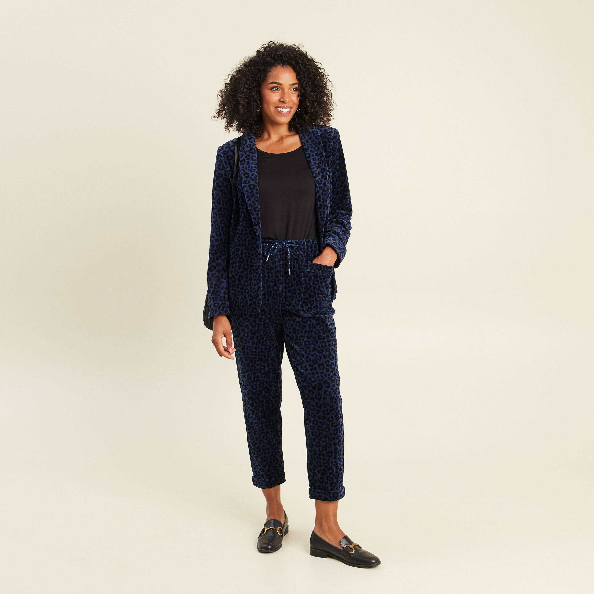 Pantalon coupe mom en velours bleu femme