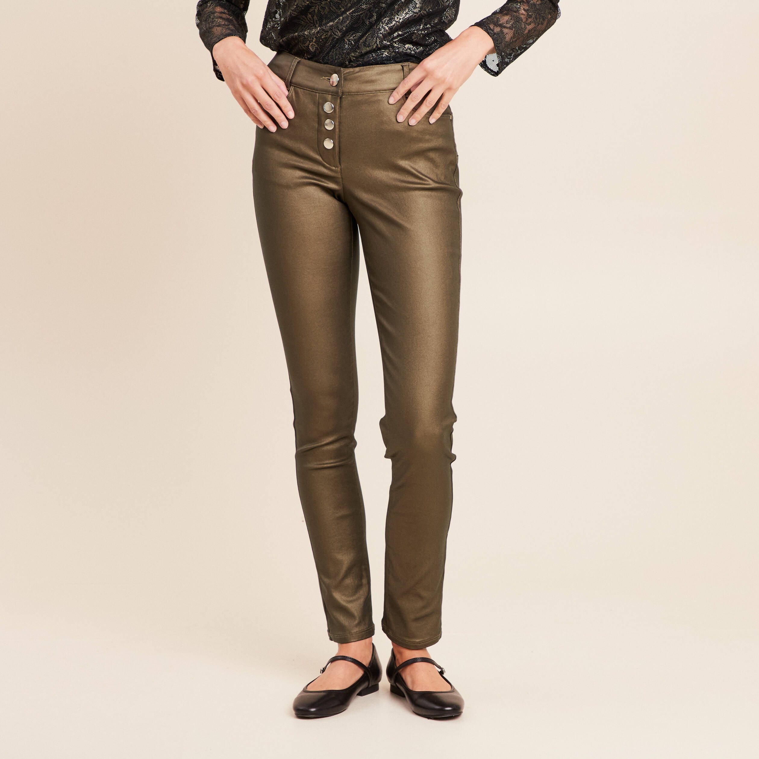Pantalon ajust&eacute; taille bascul&eacute;e enduit vert kaki femme