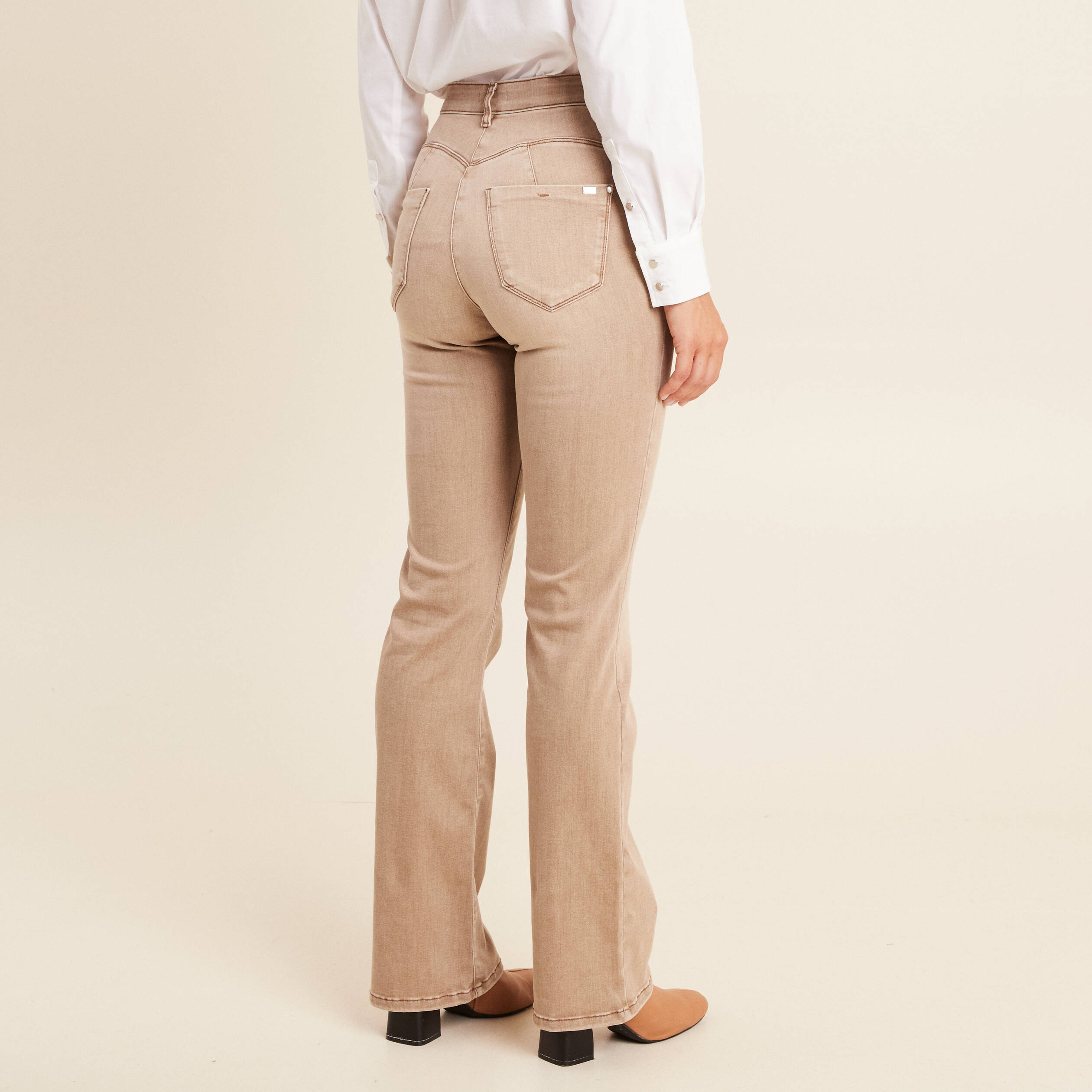 Jean magique L'Unique coupe bootcut denim beige femme