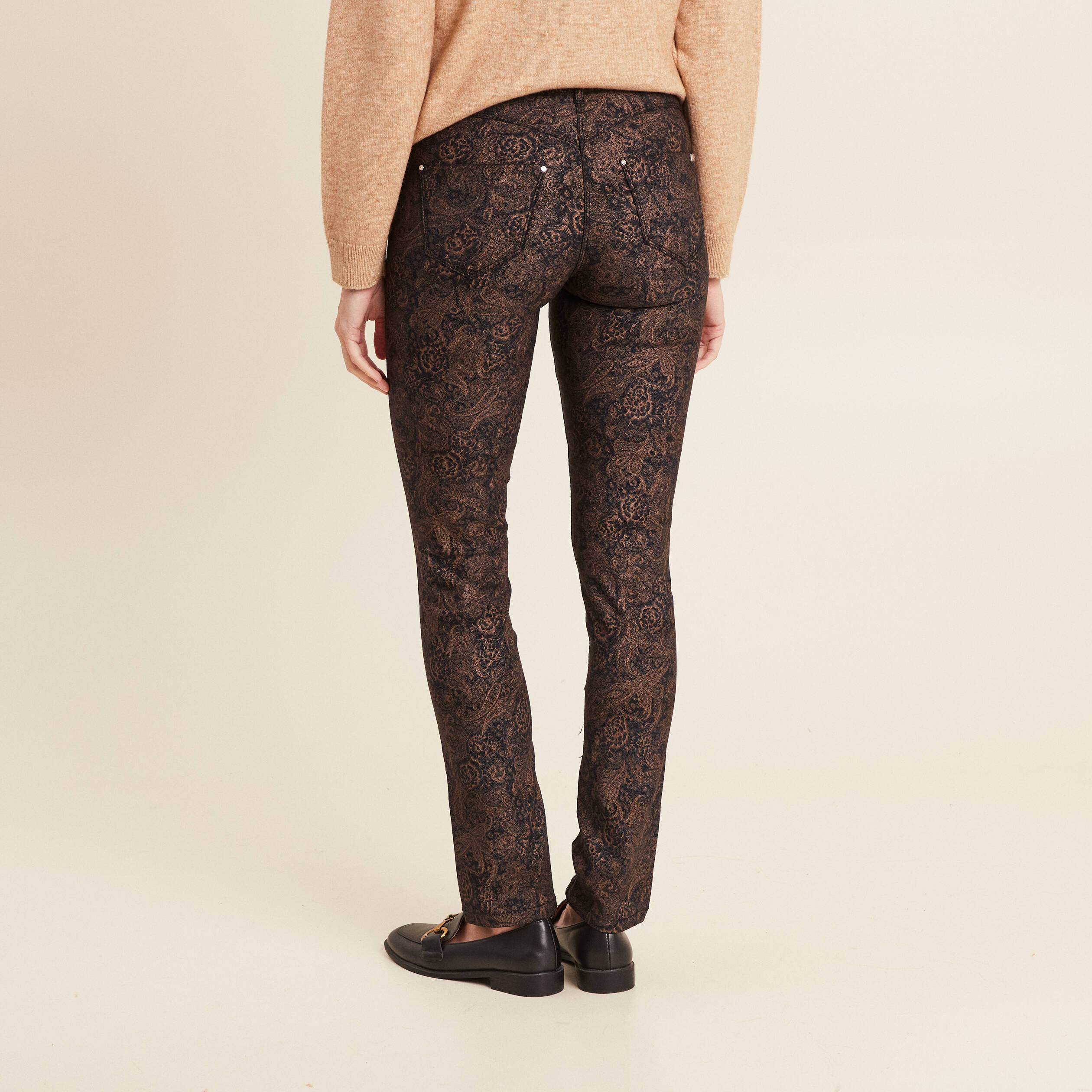 Pantalon coupe ajust&eacute;e enduit noir femme