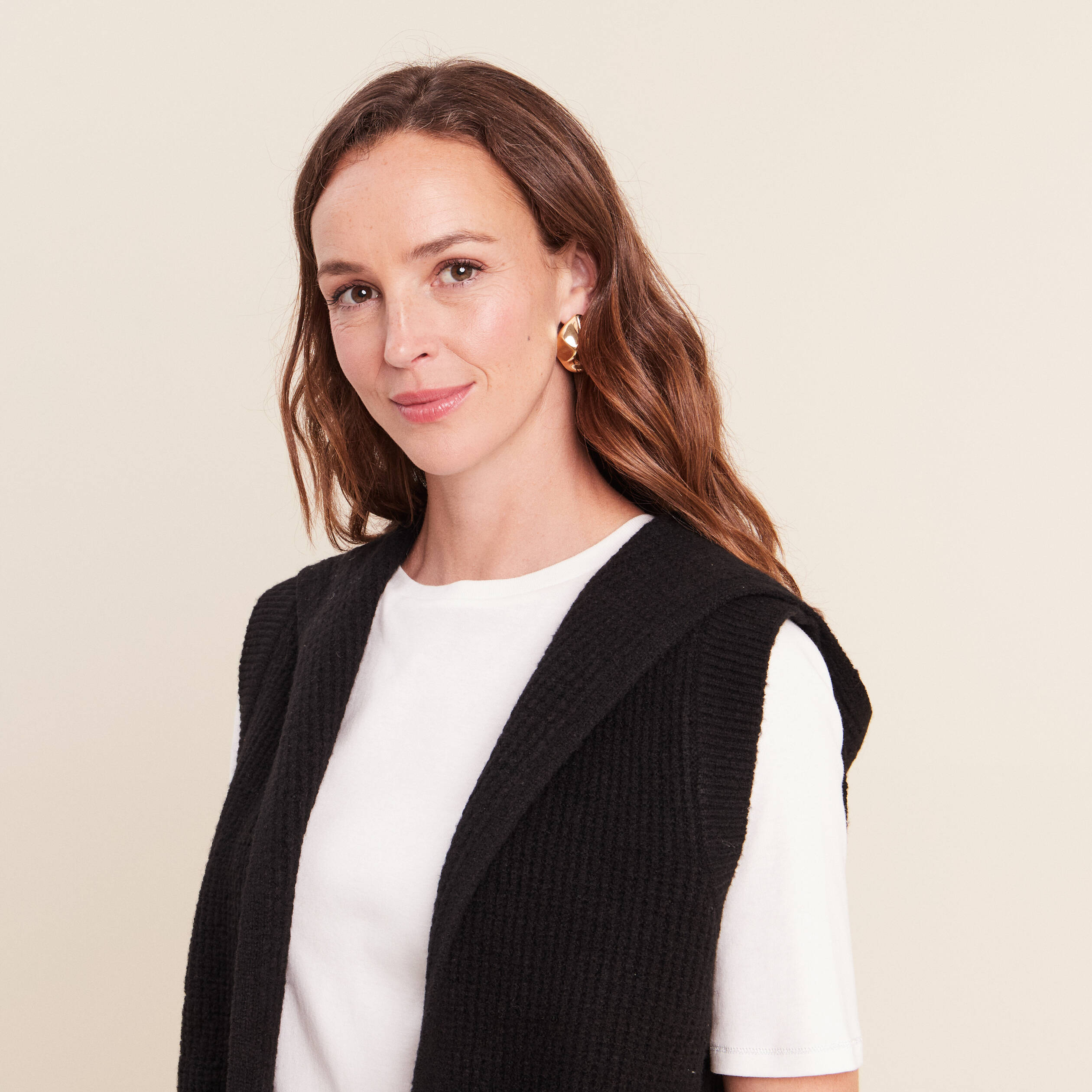 Gilet sans manches &agrave; capuche noir femme