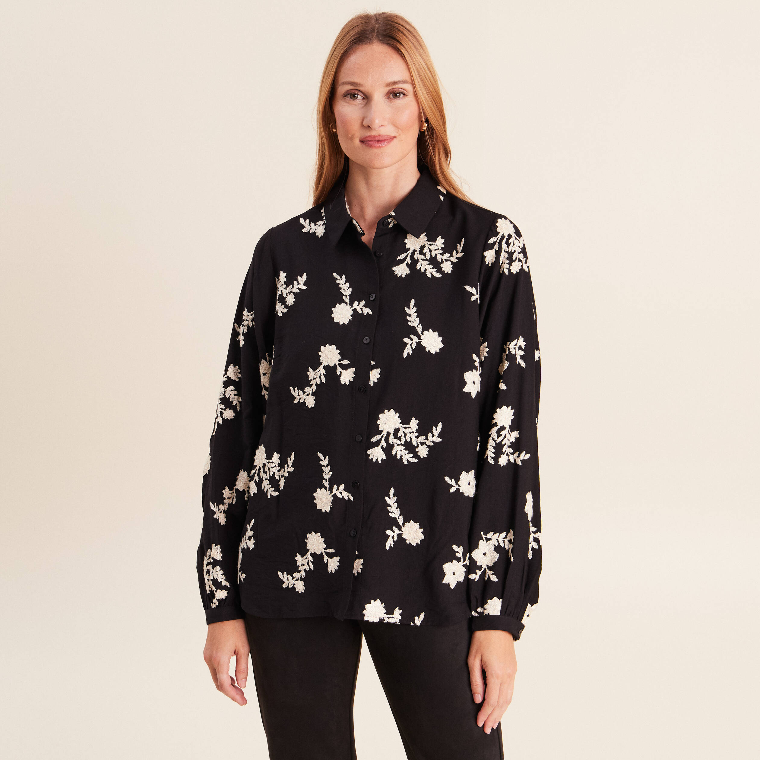 Chemise fluide brod&eacute;e manches longues noir femme