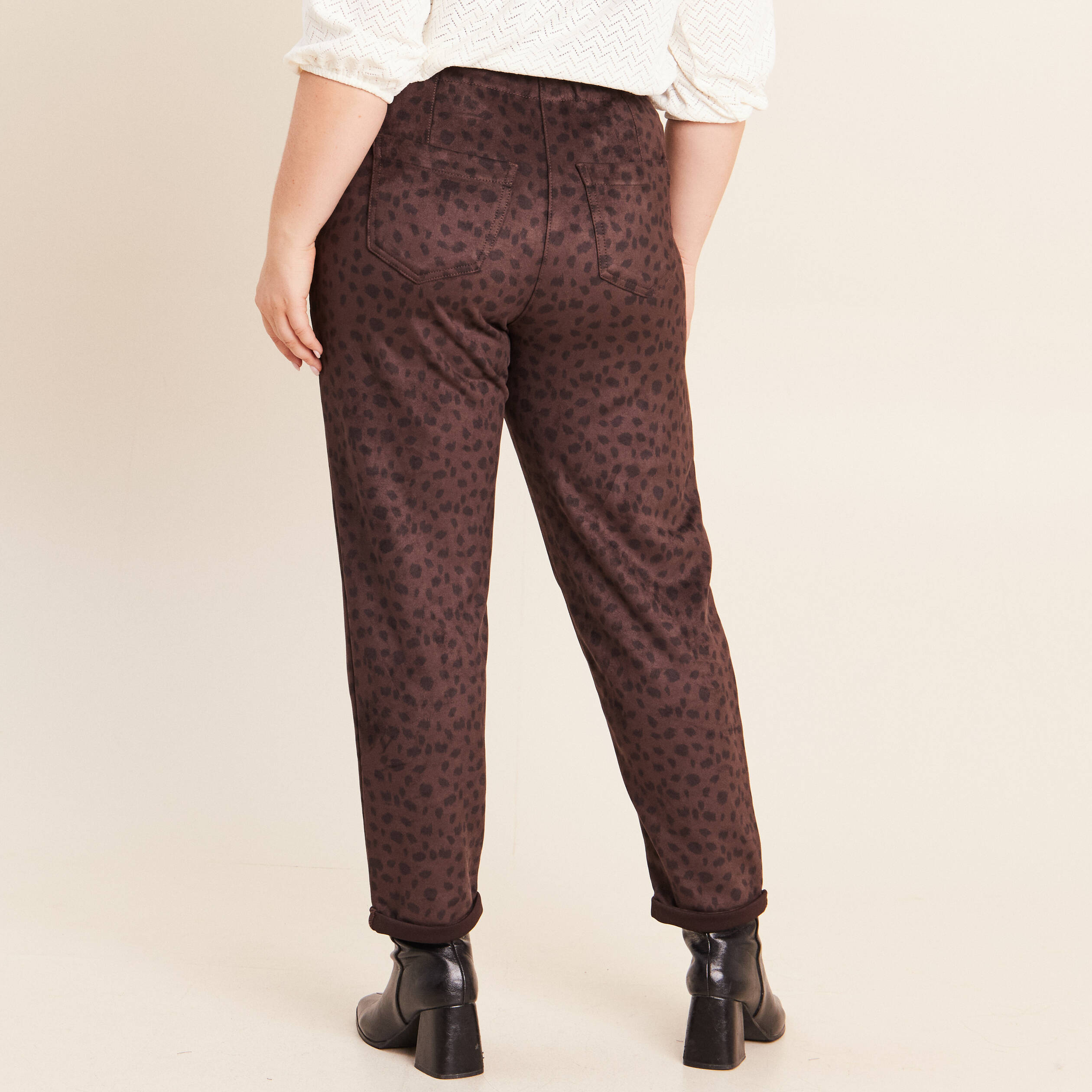 Pantalon coupe mom 7/8&egrave;me marron fonc&eacute; femme