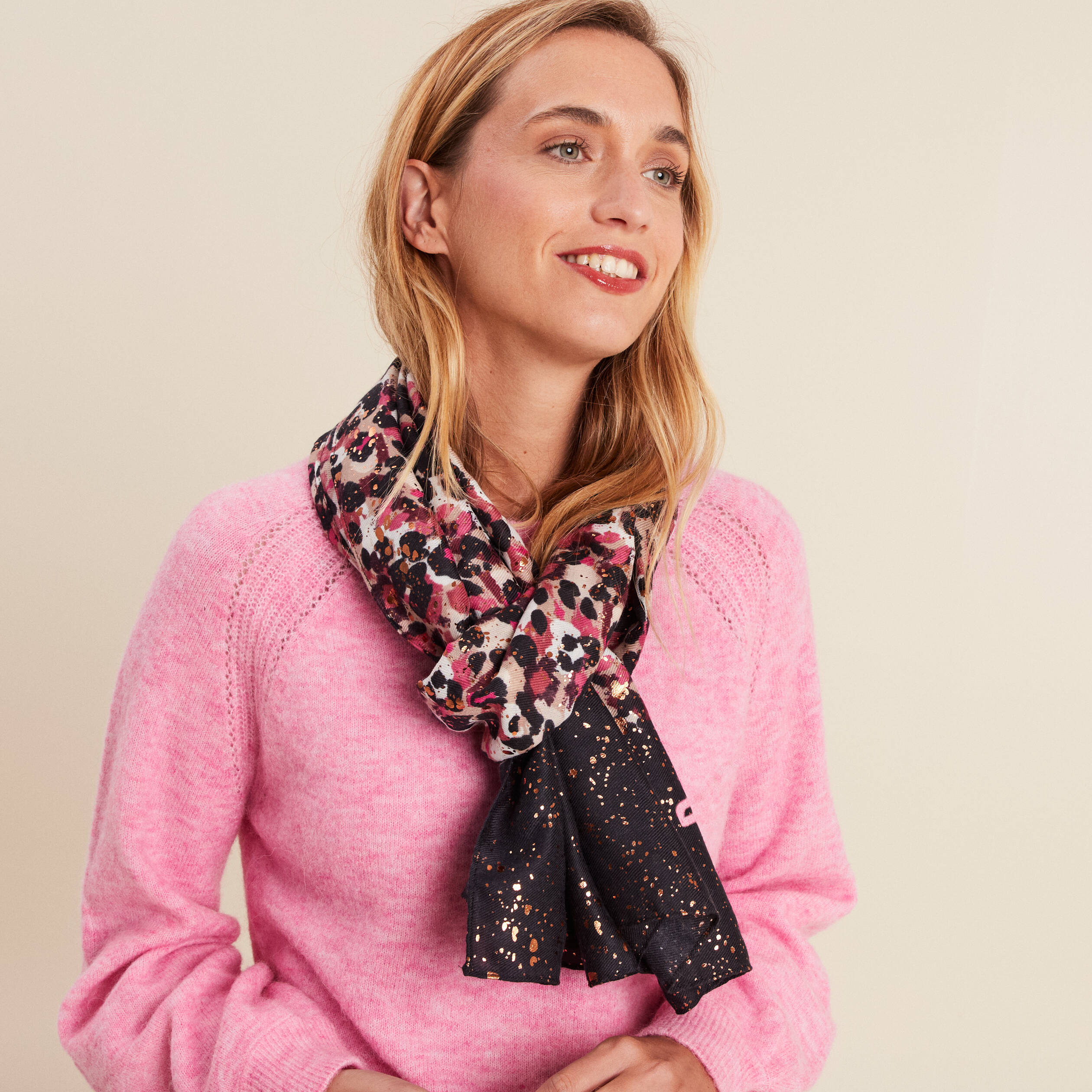 Foulard imprim&eacute; en polyester recycl&eacute; bordeaux femme