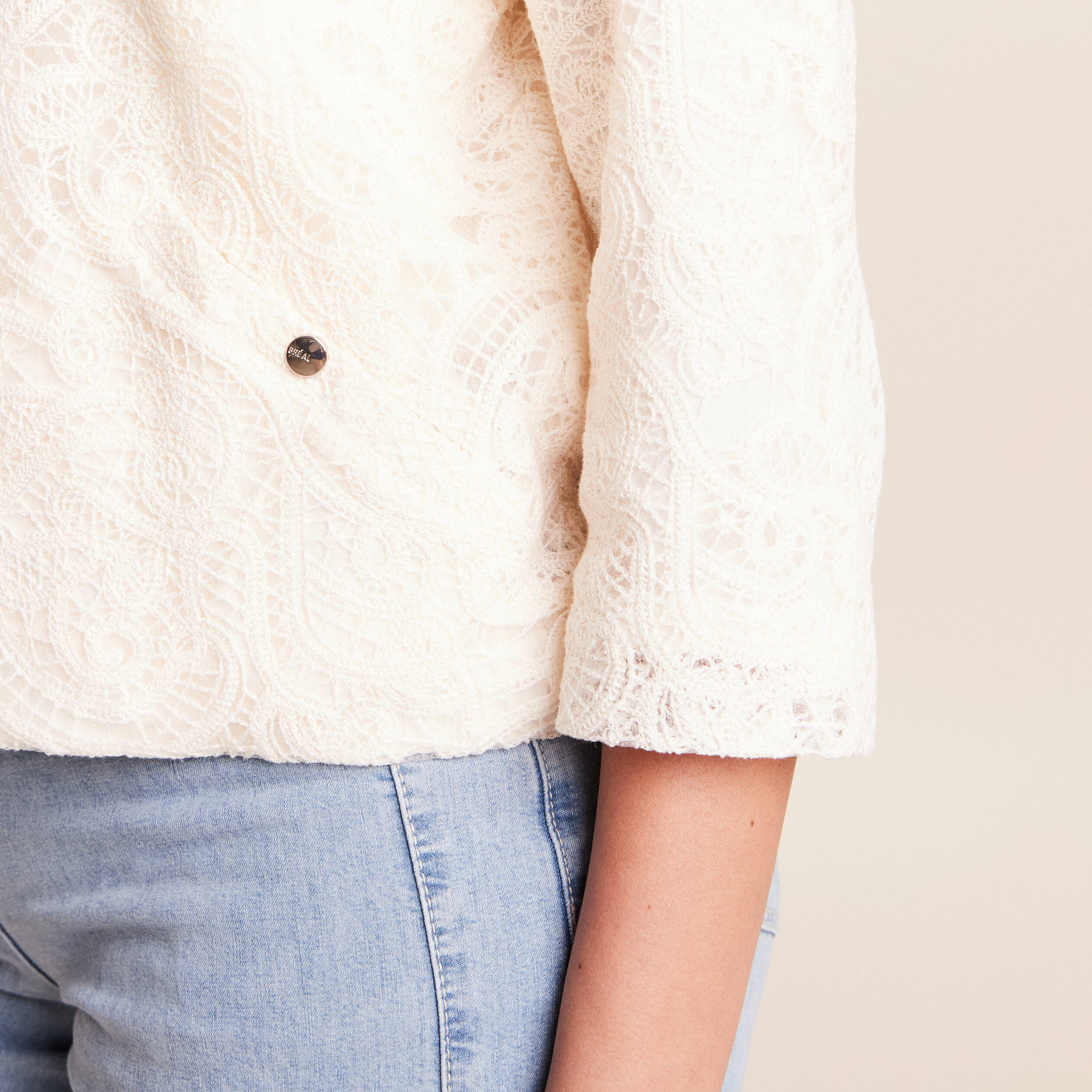 Veste brod&eacute;e bas resserr&eacute; manches 3/4 ecru femme