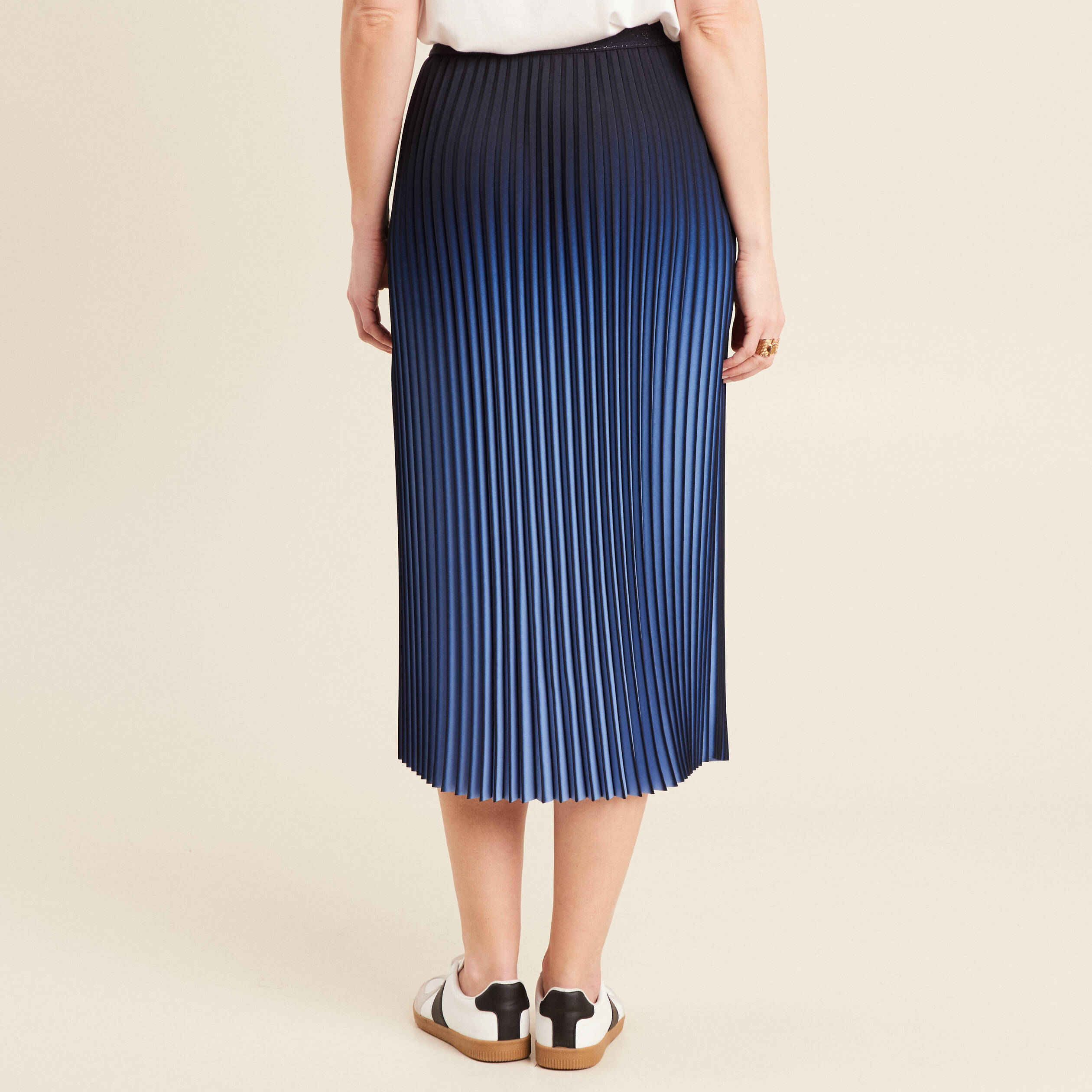 Jupe Crayon Bleue Précis Taille 8 – L'élégance Sobre Pour Le Bureau Ou Une Sortie