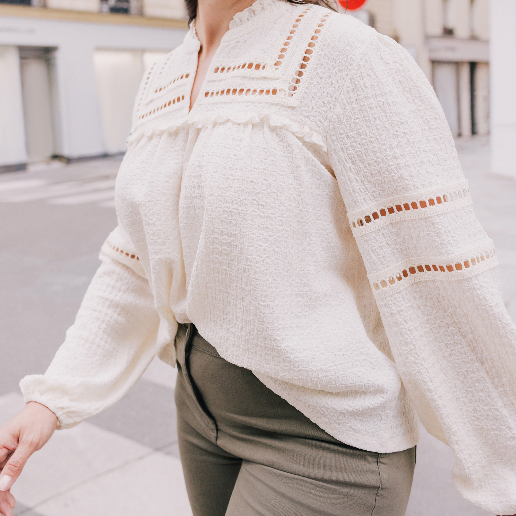 Blouse boh&egrave;me maille cr&ecirc;p&eacute;e ecru femme