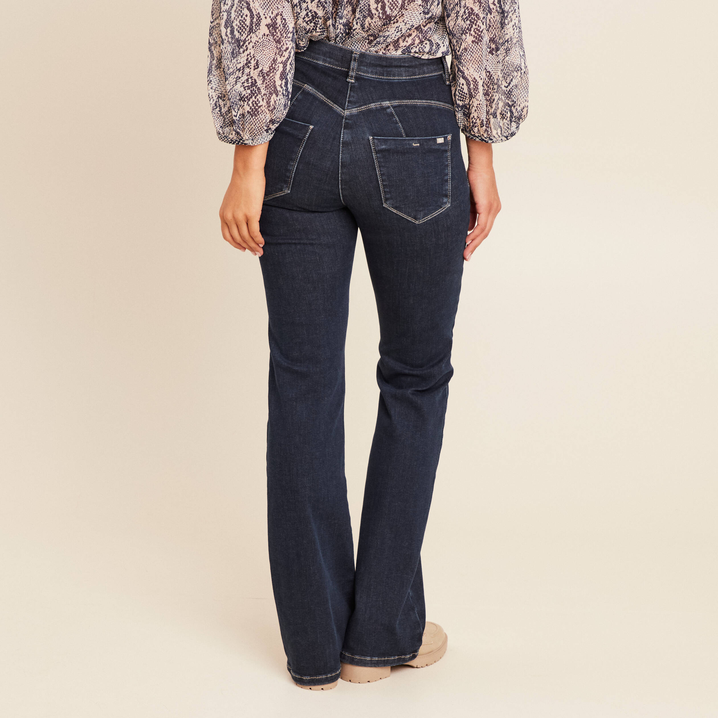 Jean magique L'Unique coupe bootcut denim brut femme
