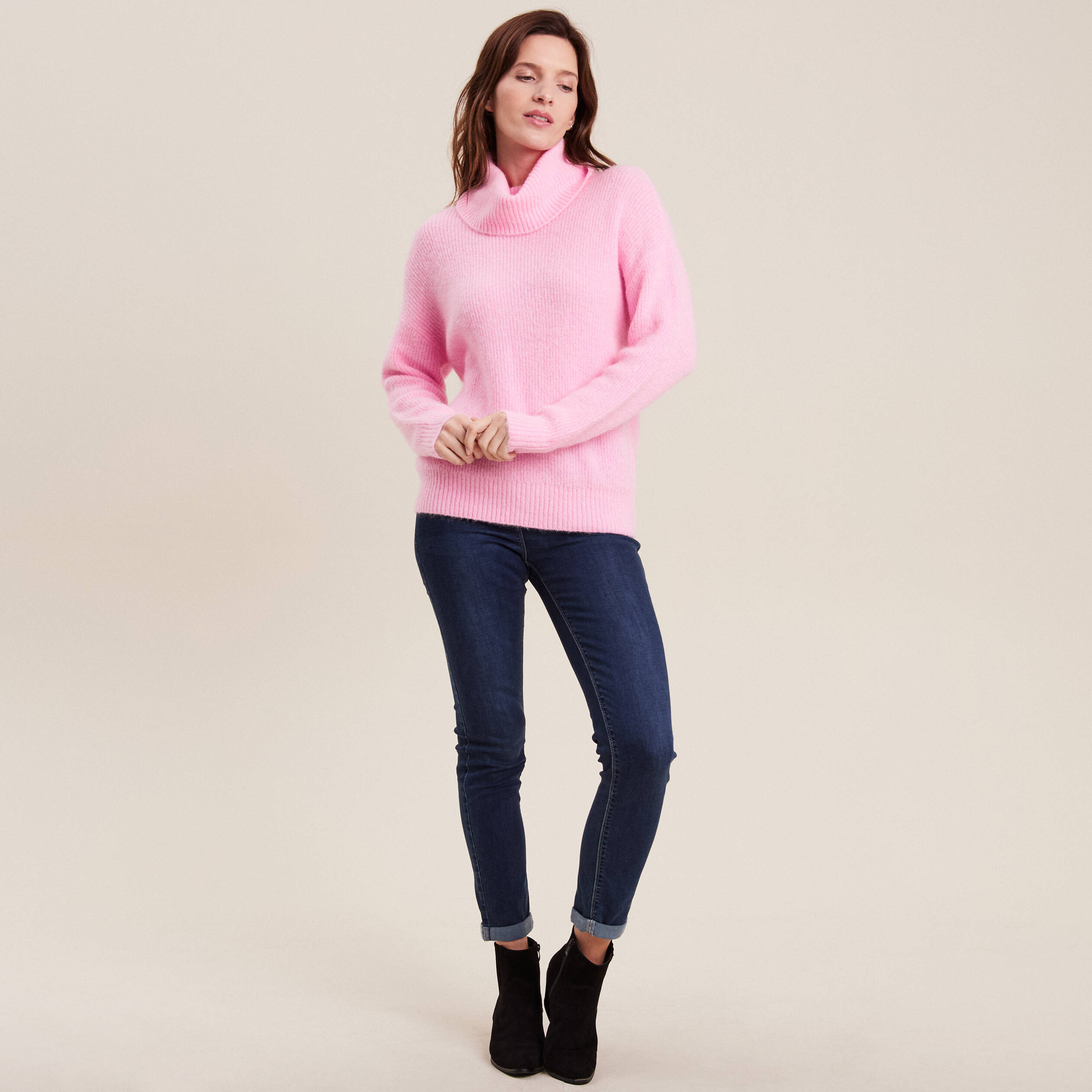 Pull manches longues col roulé rose vif femme