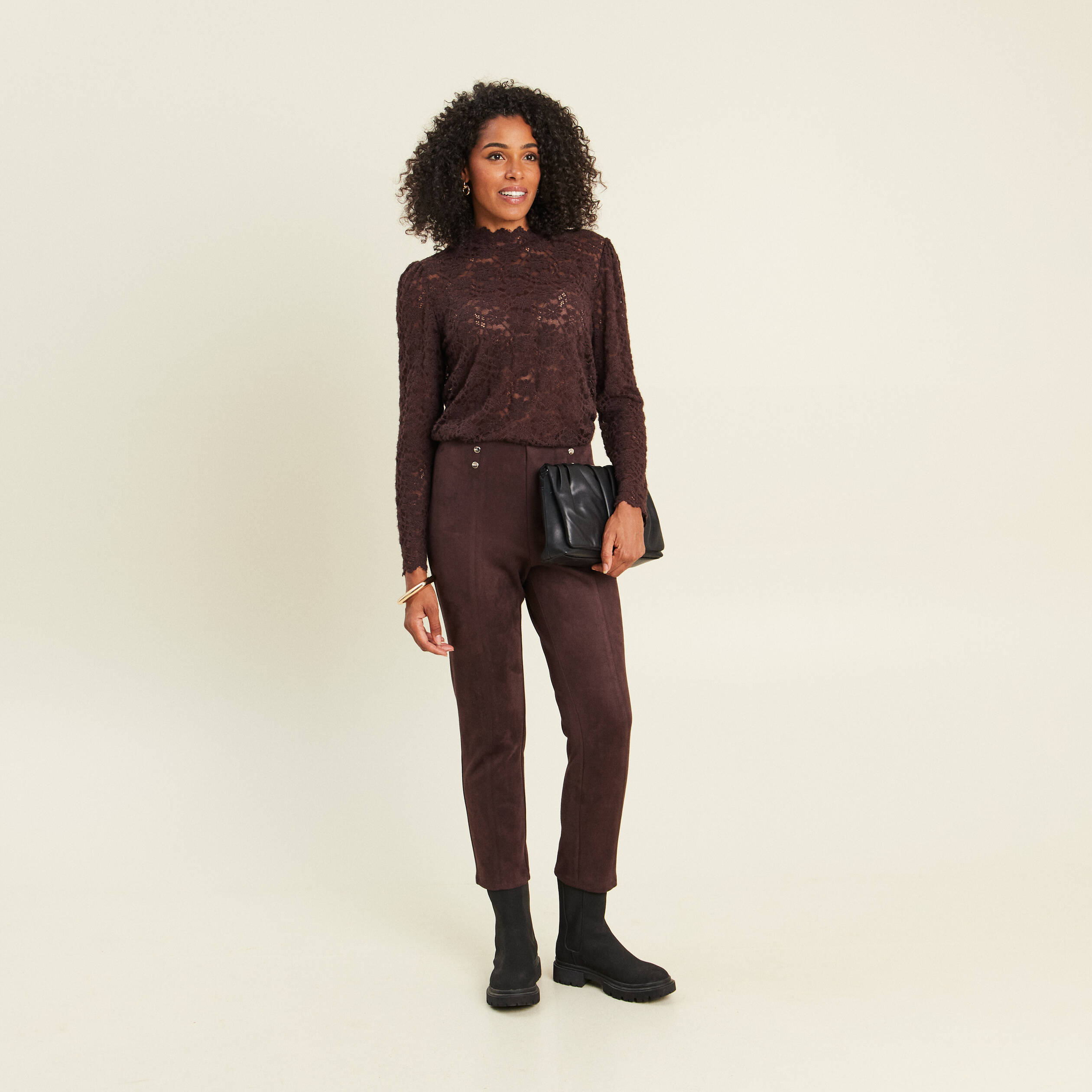 T-shirt cintr&eacute; col montant dentelle marron fonc&eacute; femme