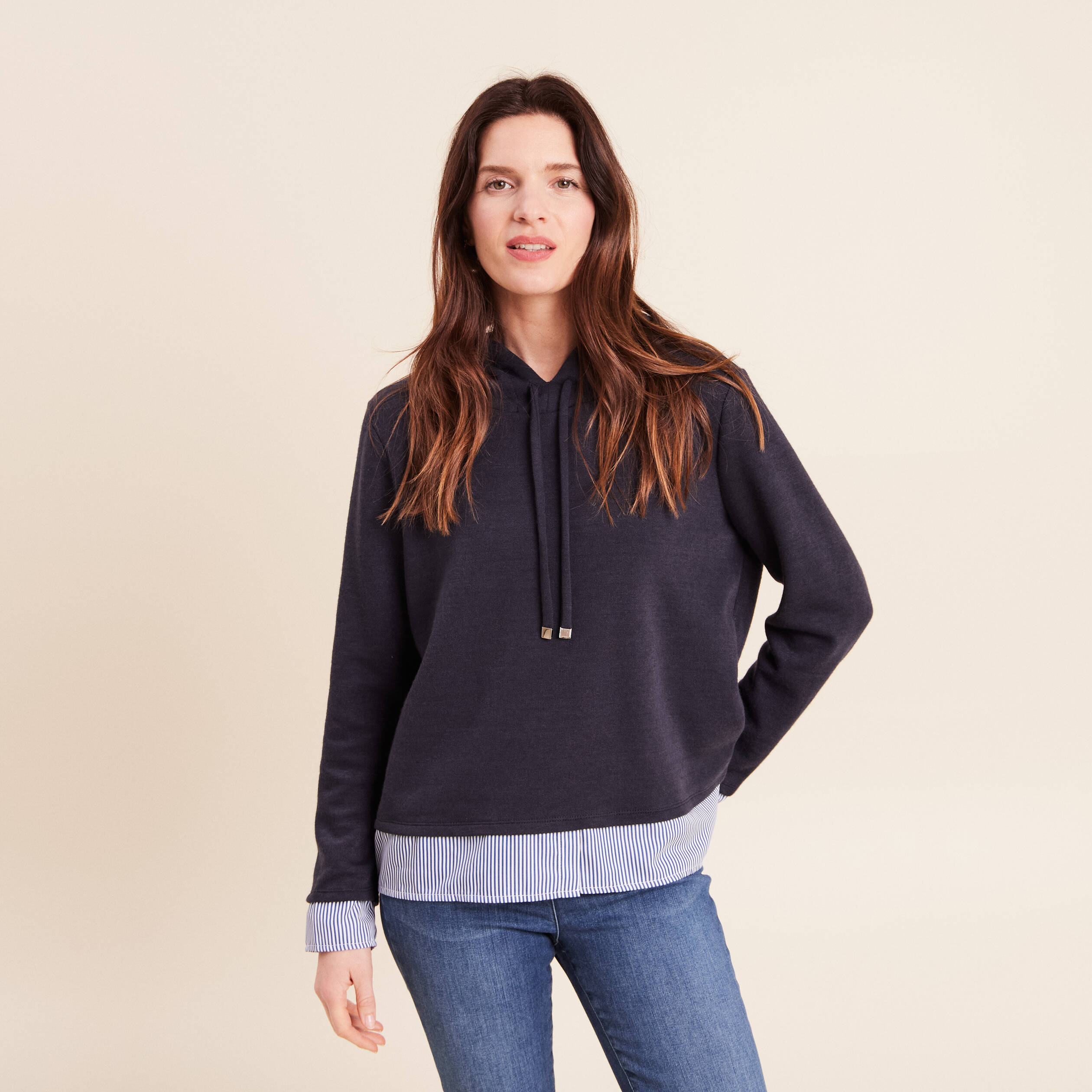 Sweat &agrave; capuche manches longues bleu marine femme