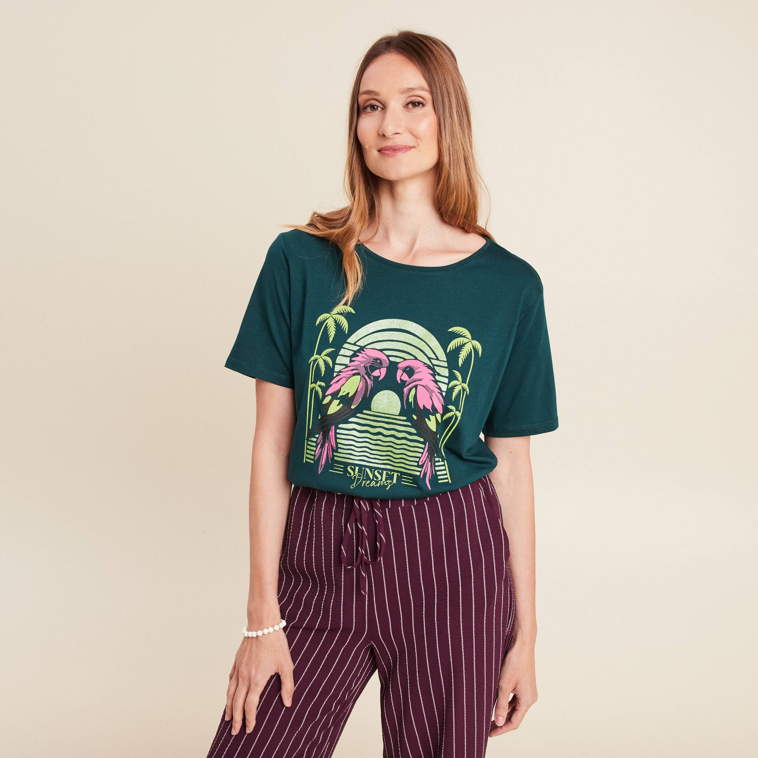 t shirt droit col rond manches courtes vert fonce femme T-shirt droit col rond manches courtes vert foncé femme
