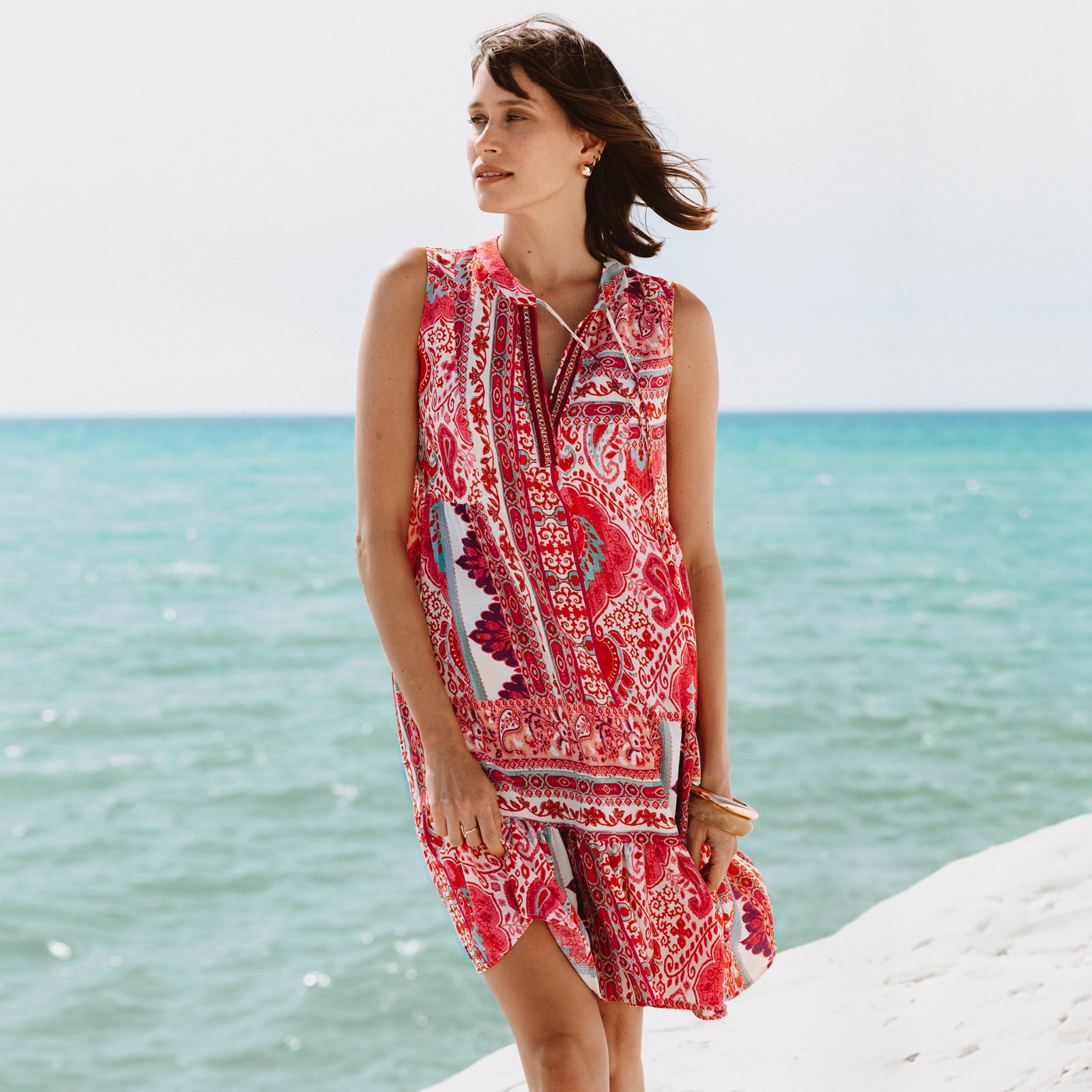 Robe courte &eacute;vas&eacute;e col tunisien rose femme