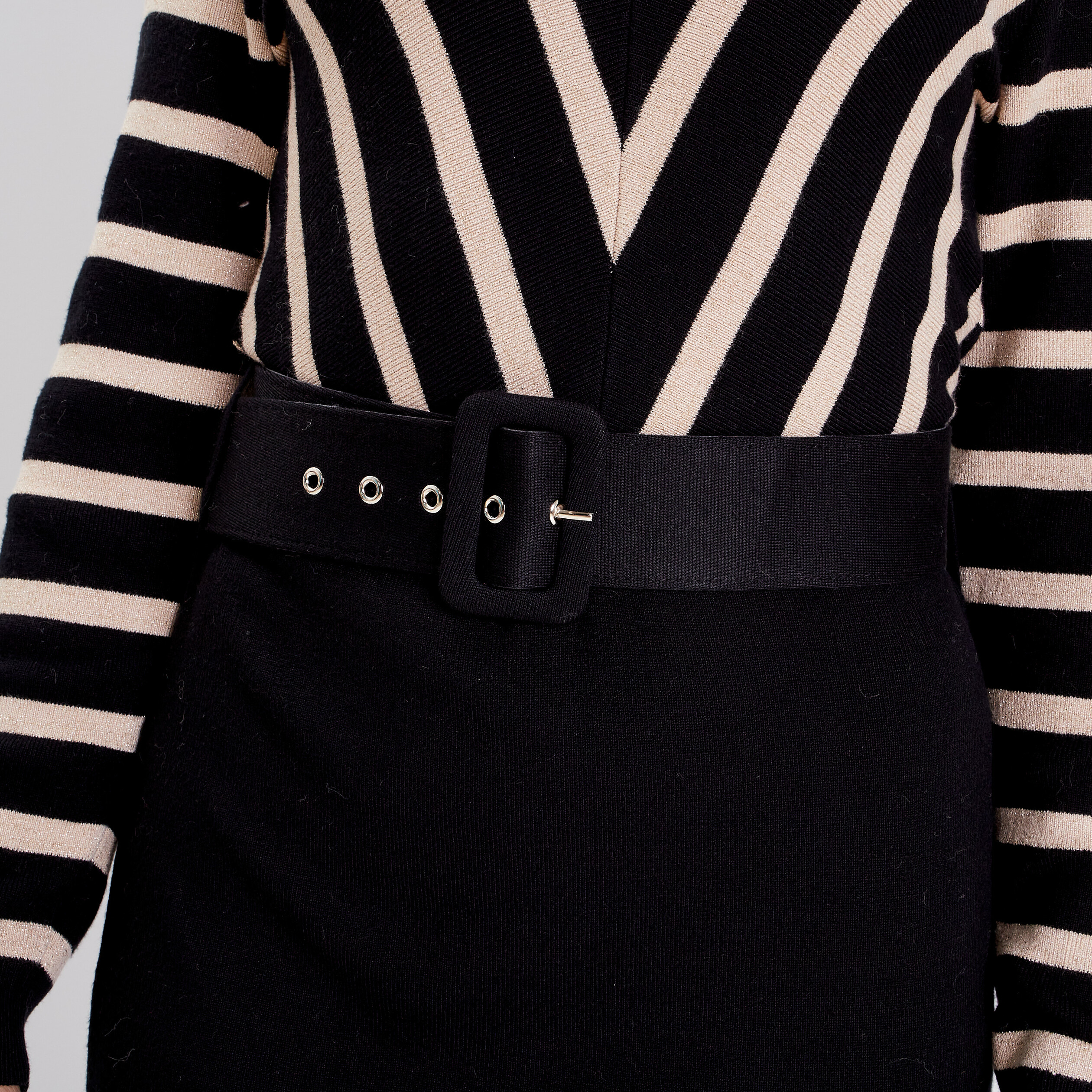 Robe pull droite ceinturée couleur or femme