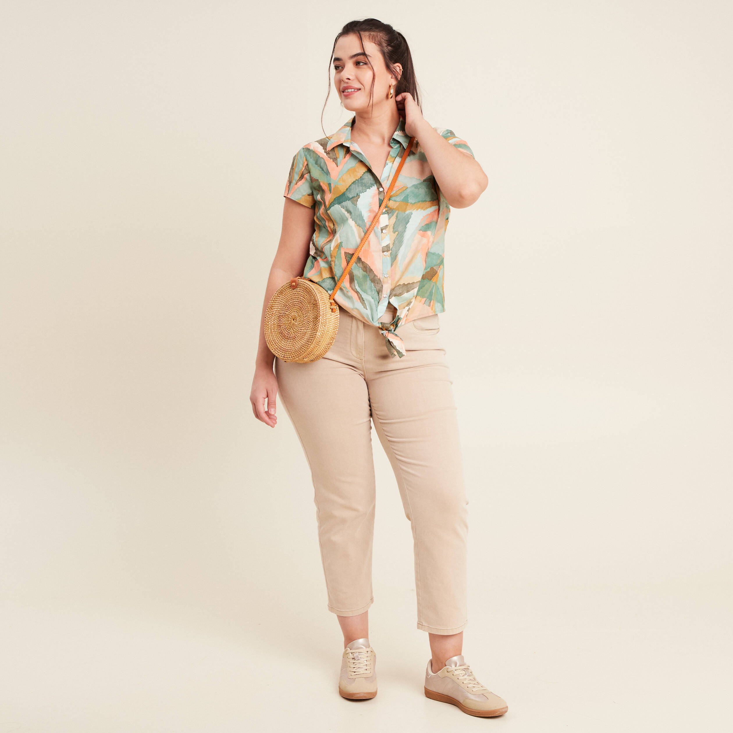 chemise manches courtes nouee multicolore femme Chemise manches courtes nouée multicolore femme