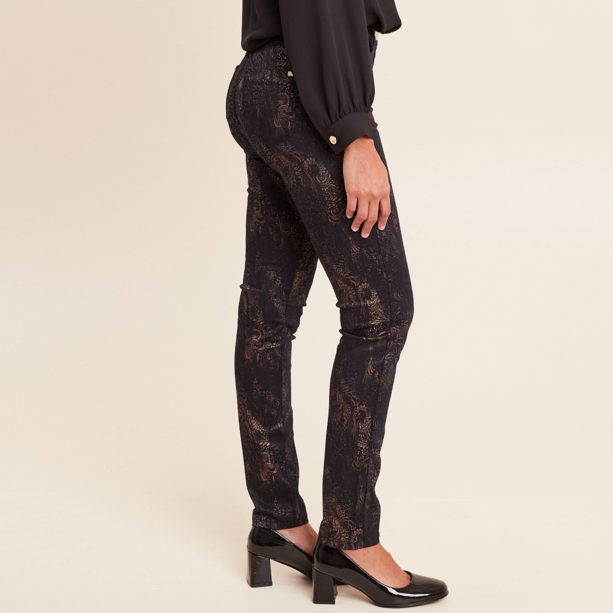 Pantalon magique L'Unique coupe ajust&eacute;e denim brut femme
