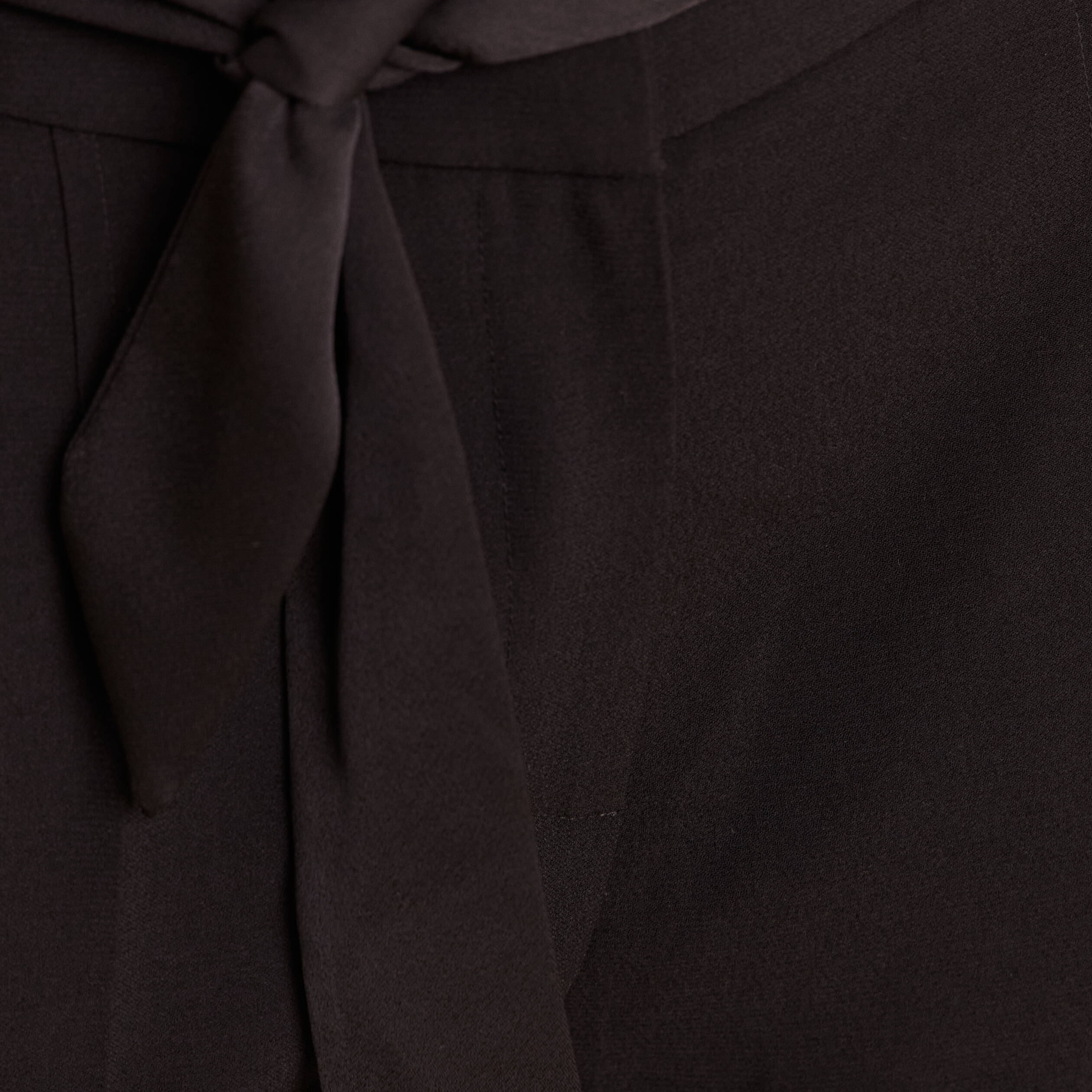 Pantalon satin&eacute; coupe droite noir femme