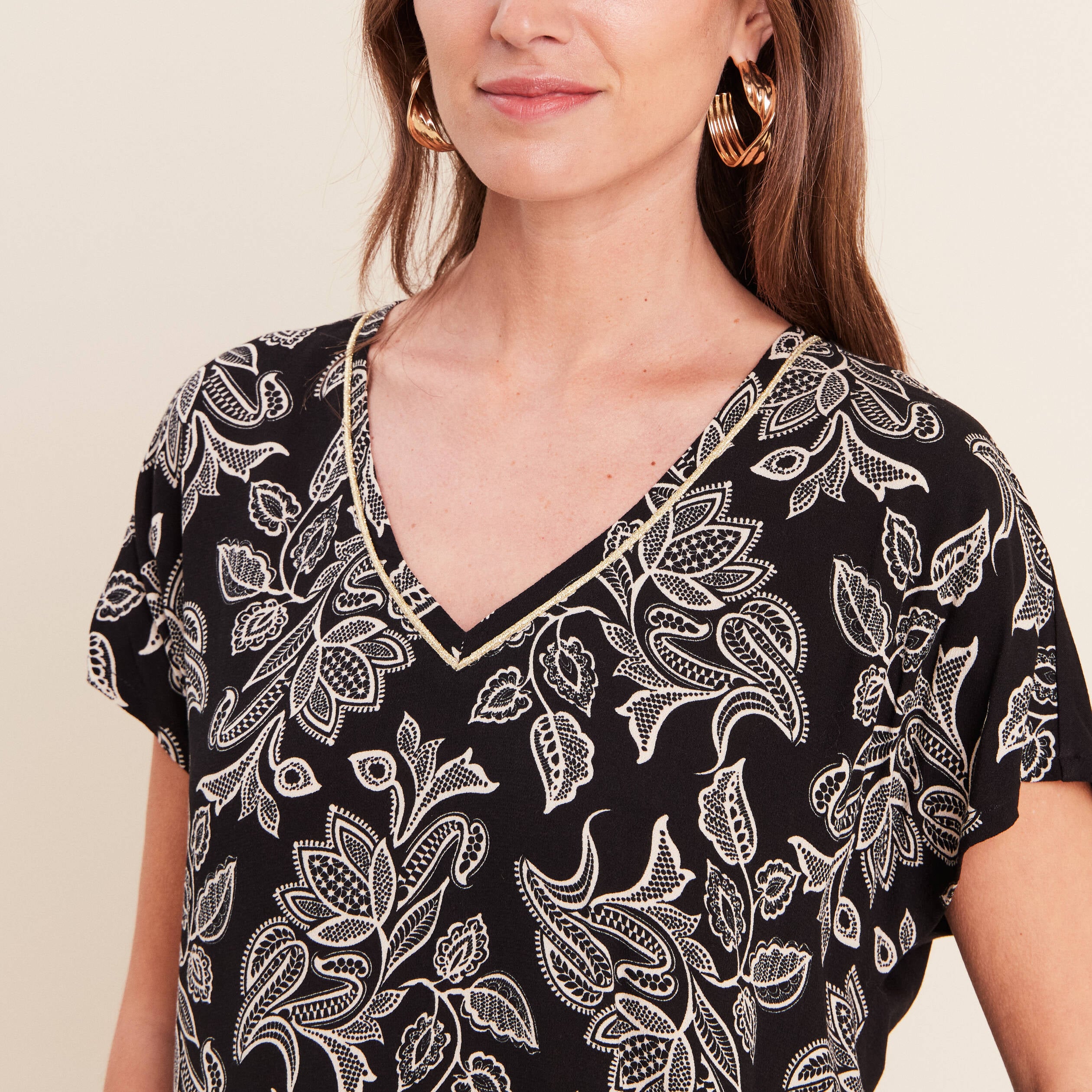 Blouse col v manches courtes noir femme