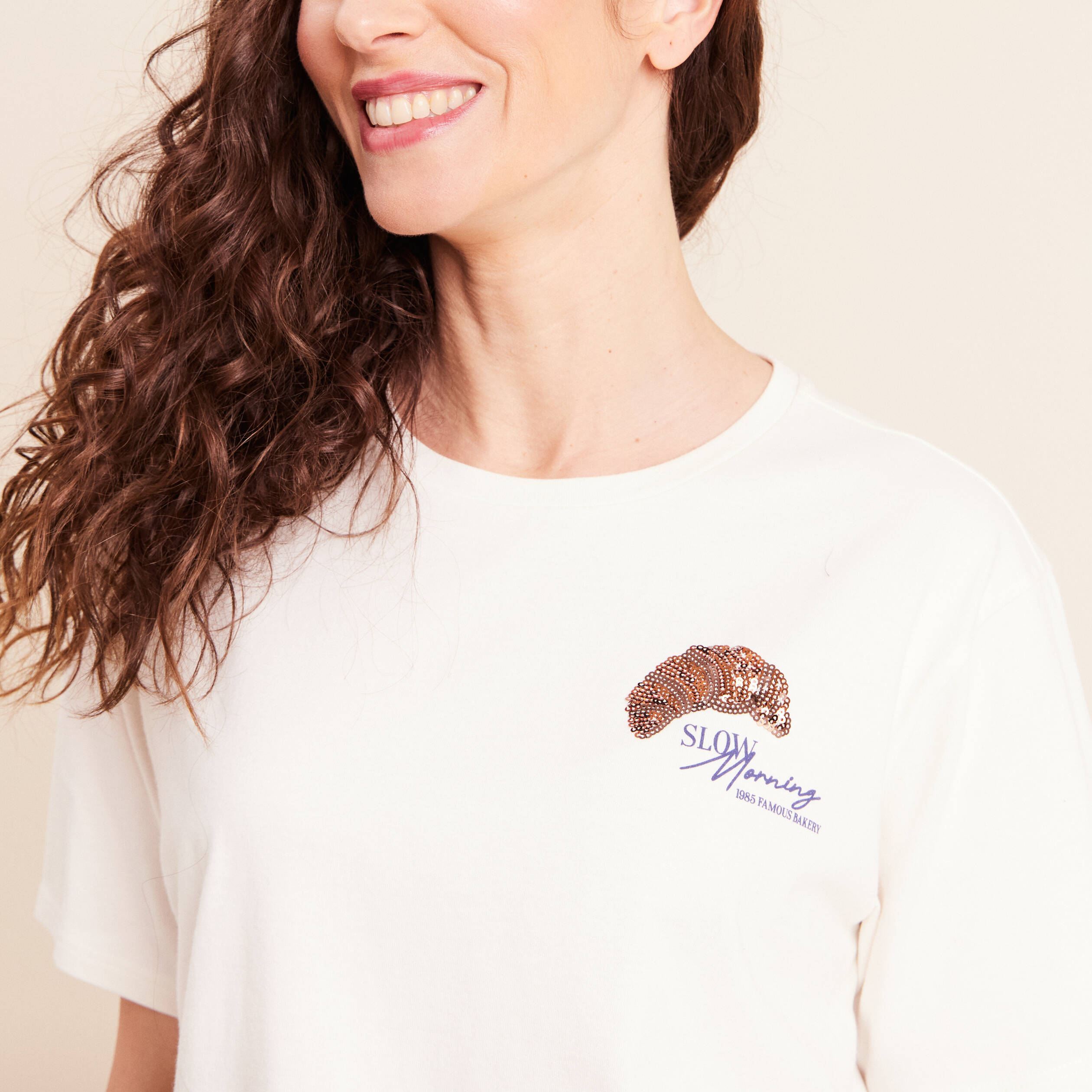 T-shirt avec print et broderie sequins ecru femme