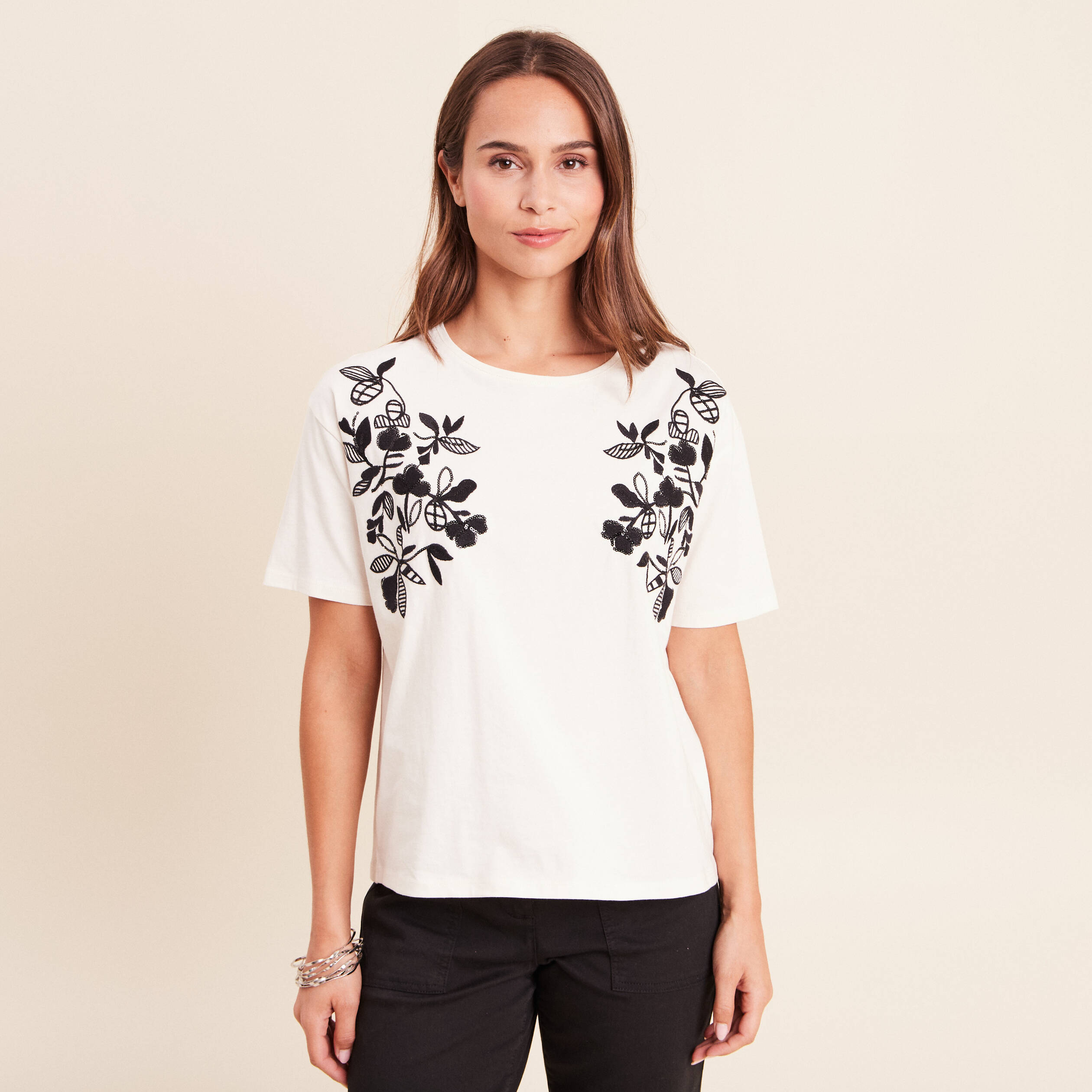 T-shirt ample col rond brod&eacute; ecru femme