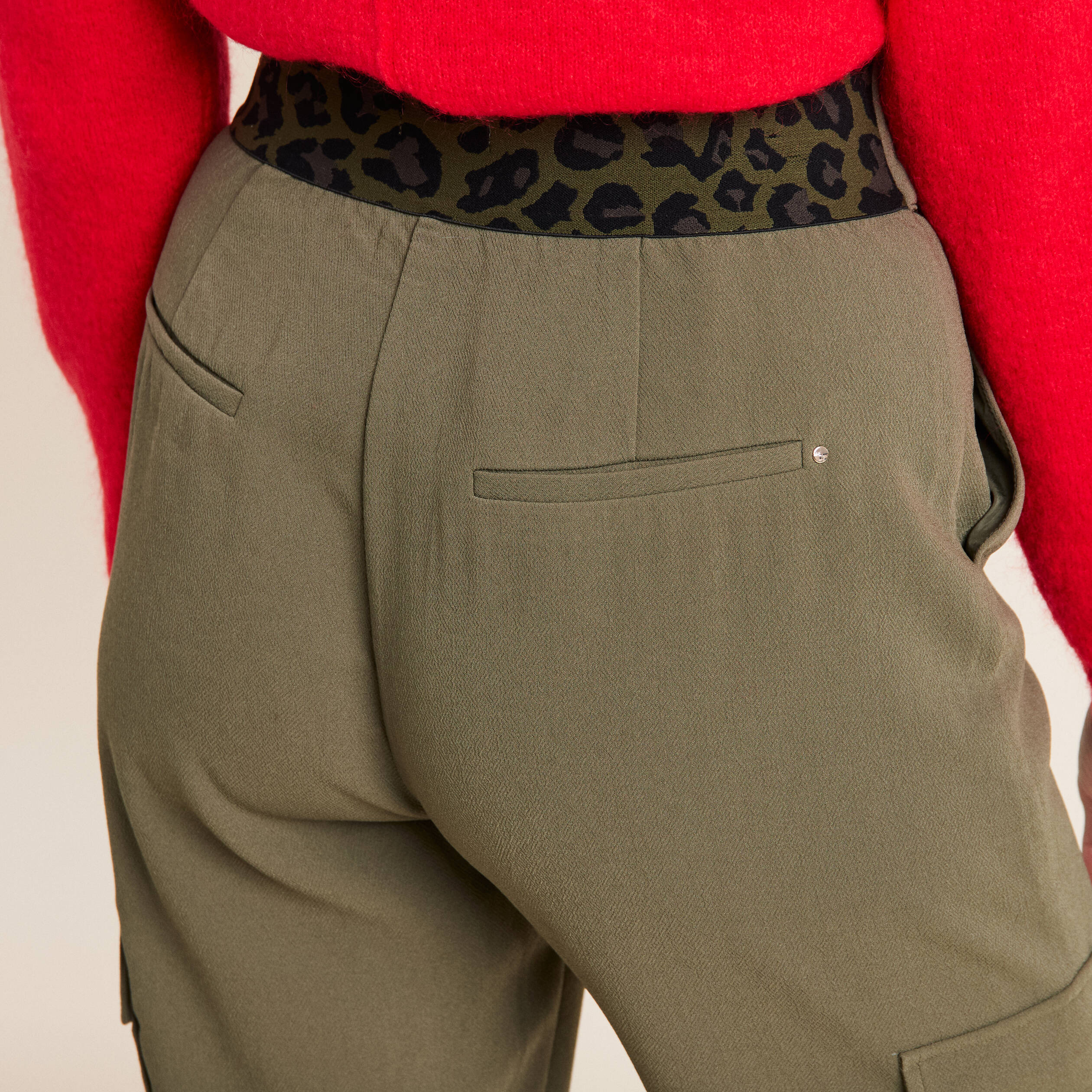 pantalon chino poches rabats vert kaki femme Pantalon chino poches rabats vert kaki femme
