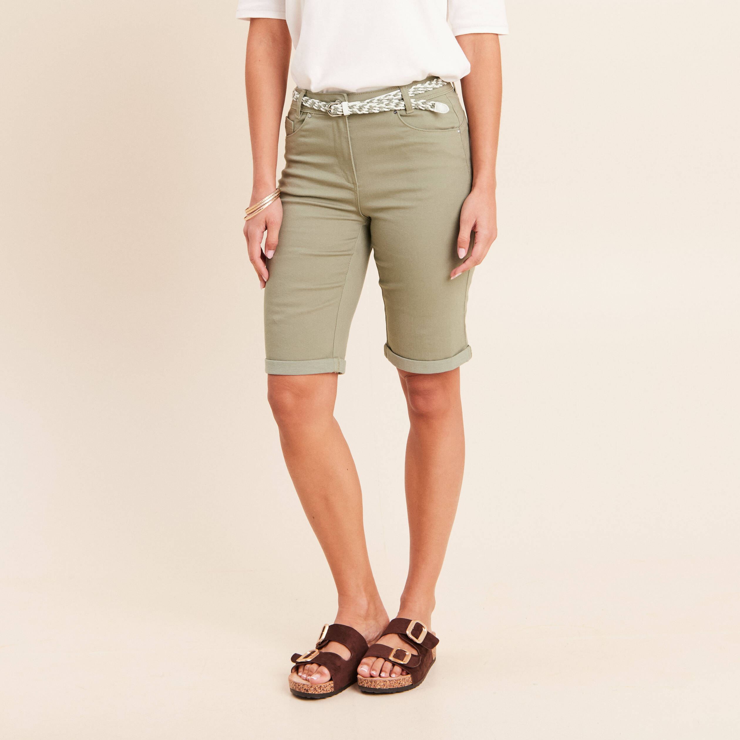 Bermuda ajust&eacute; ceintur&eacute; vert clair femme