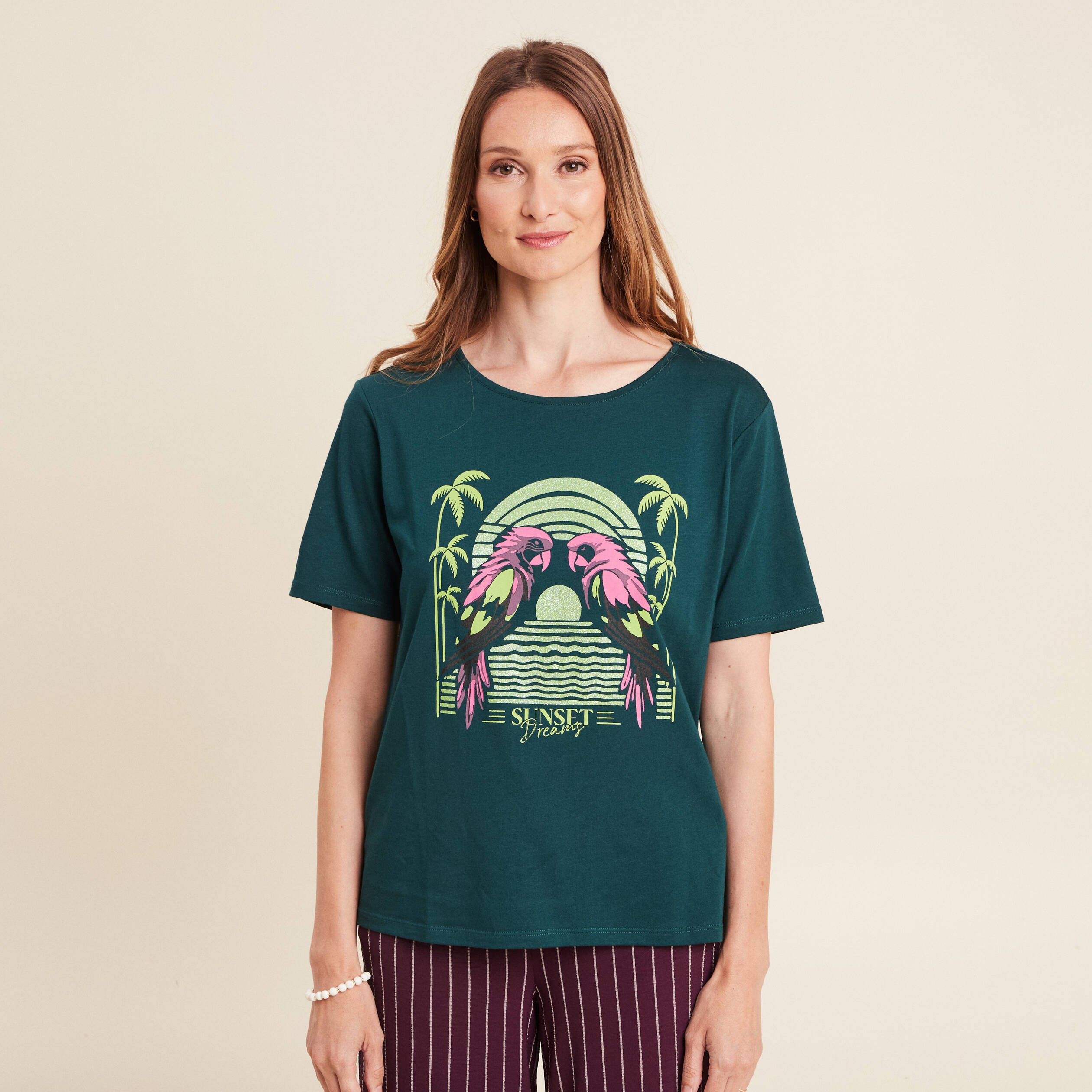 t shirt droit col rond manches courtes vert fonce femme T-shirt droit col rond manches courtes vert foncé femme
