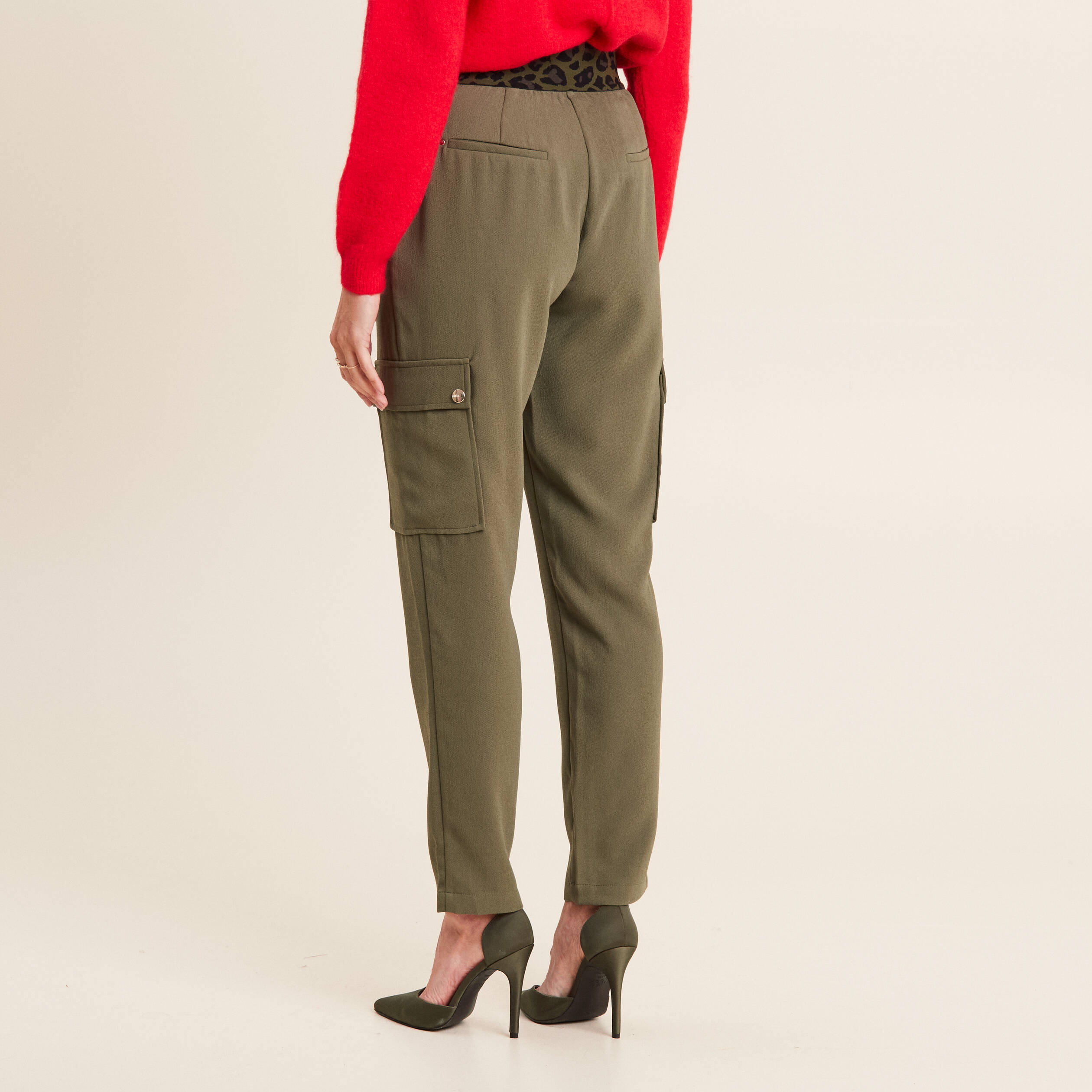 pantalon chino poches rabats vert kaki femme Pantalon chino poches rabats vert kaki femme
