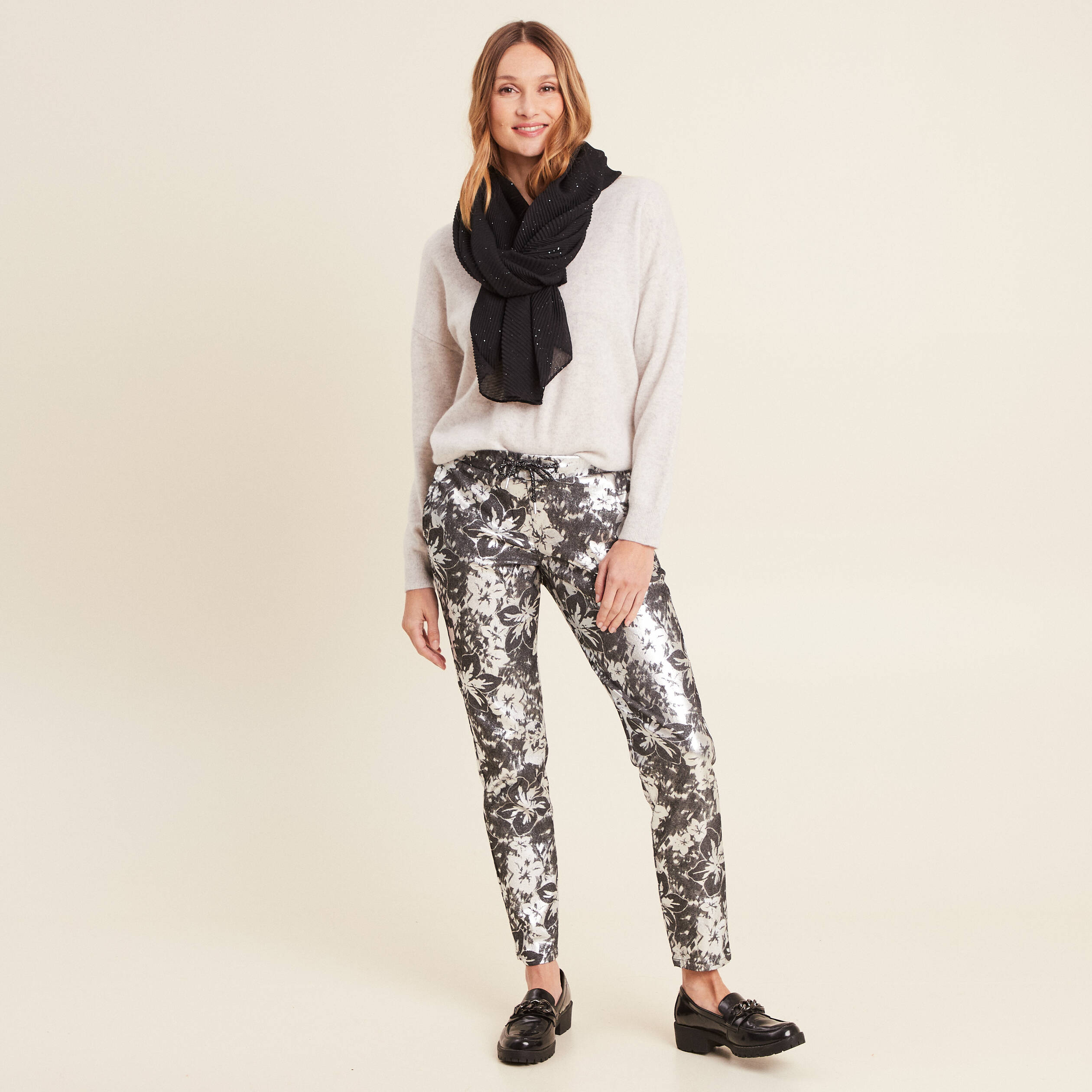 pantalon ajuste a coulisse noir femme Pantalon ajusté à coulisse noir femme