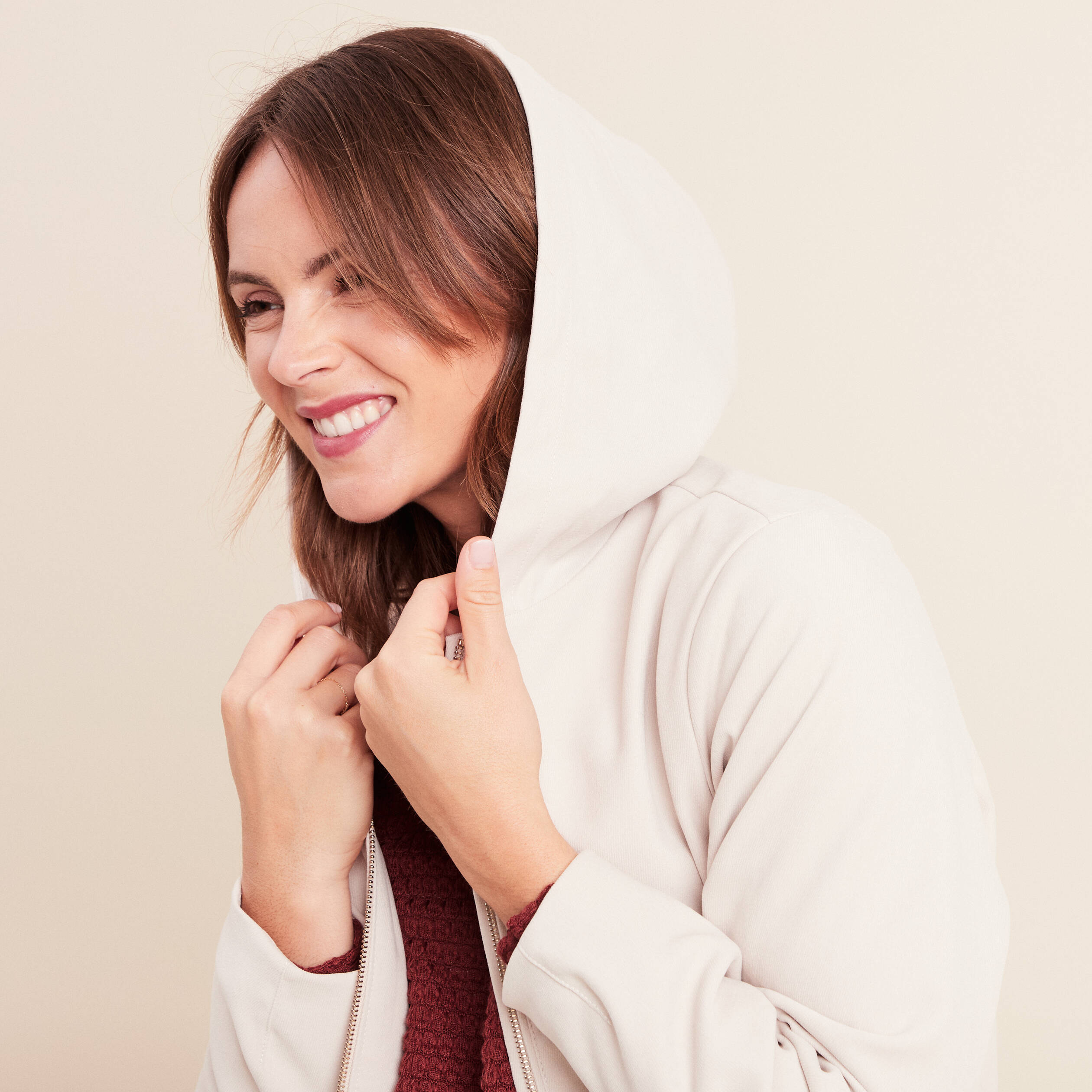 Veste zipp&eacute;e avec capuche sable femme