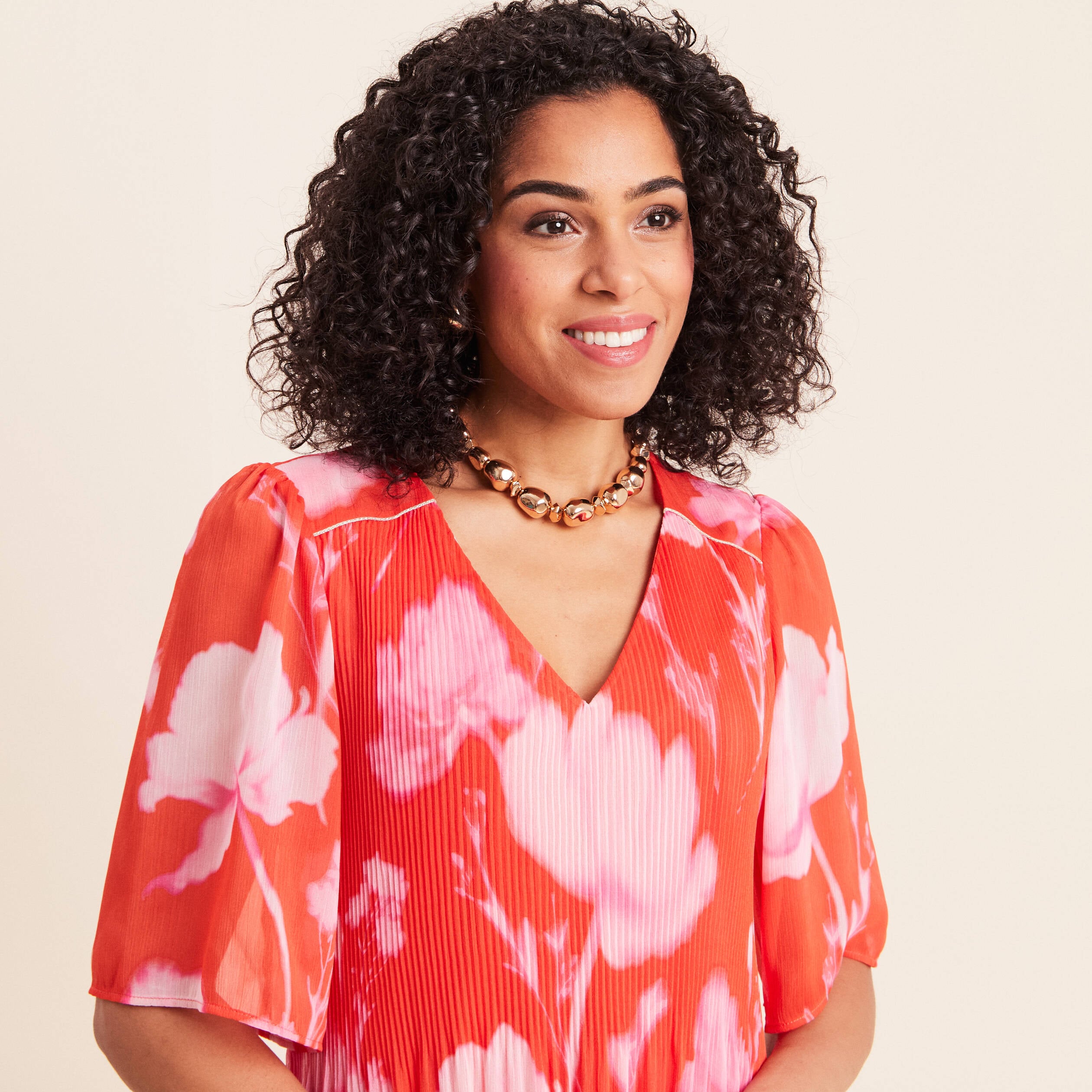 Robe courte &eacute;vas&eacute;e col v manches coudes rouge femme