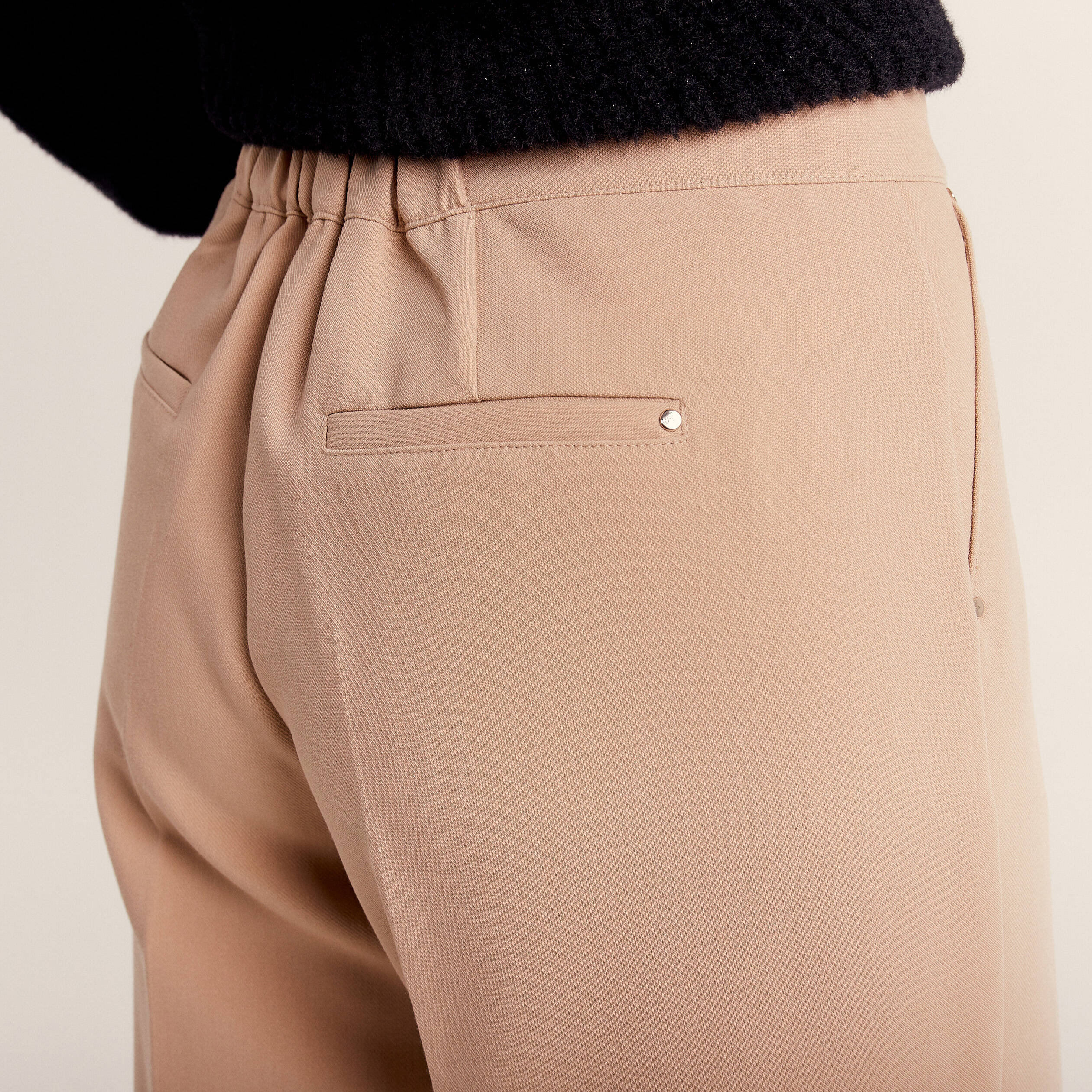 pantalon large fluide a pinces sable femme Pantalon large fluide à pinces sable femme
