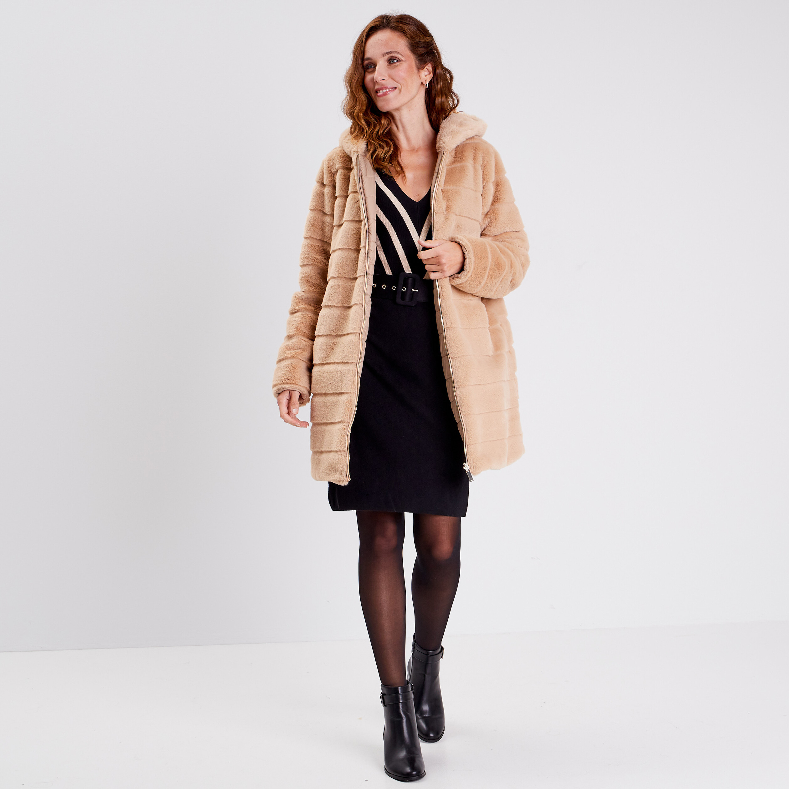 Robe pull droite ceinturée couleur or femme