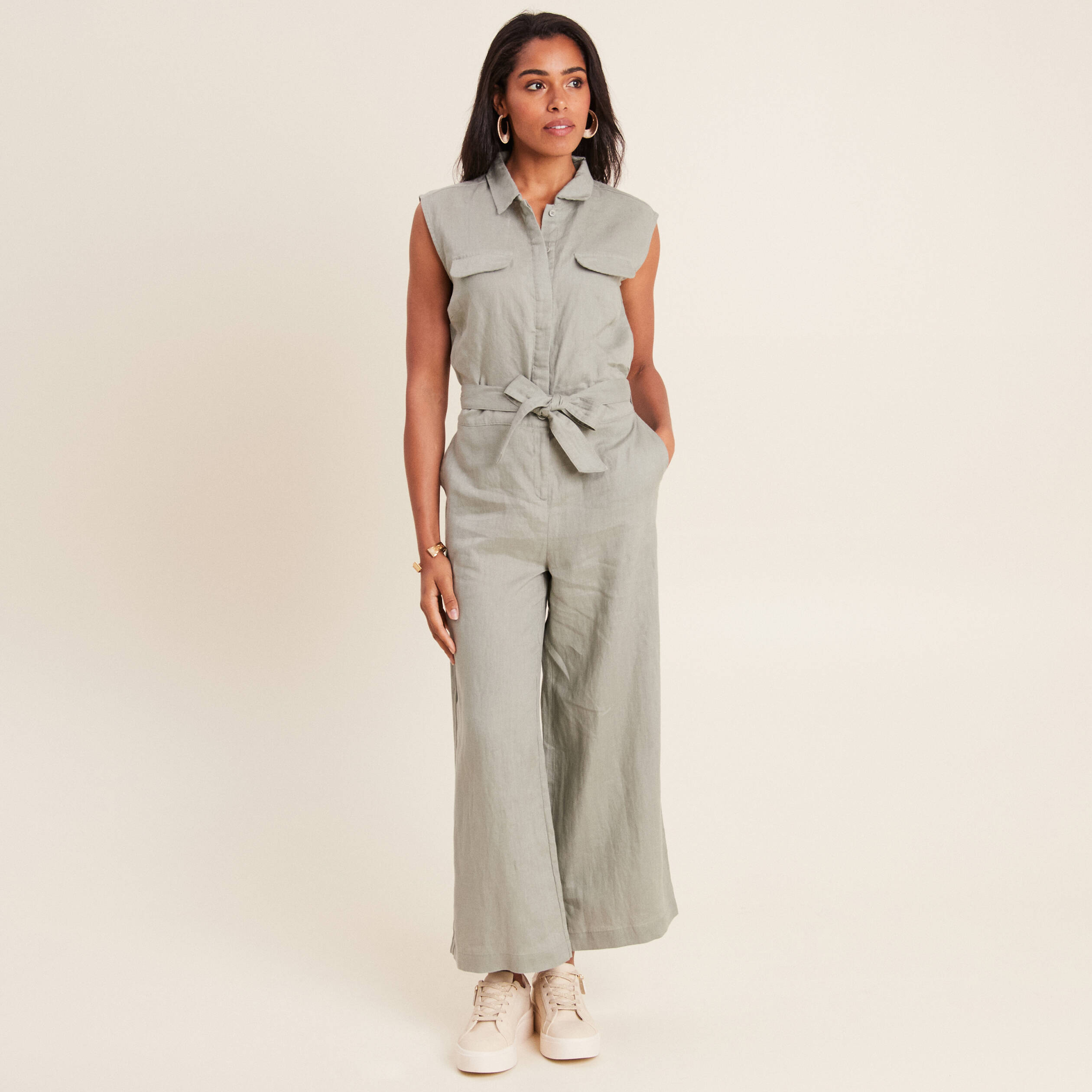 Combinaison pantalon ceintur&eacute;e vert clair femme