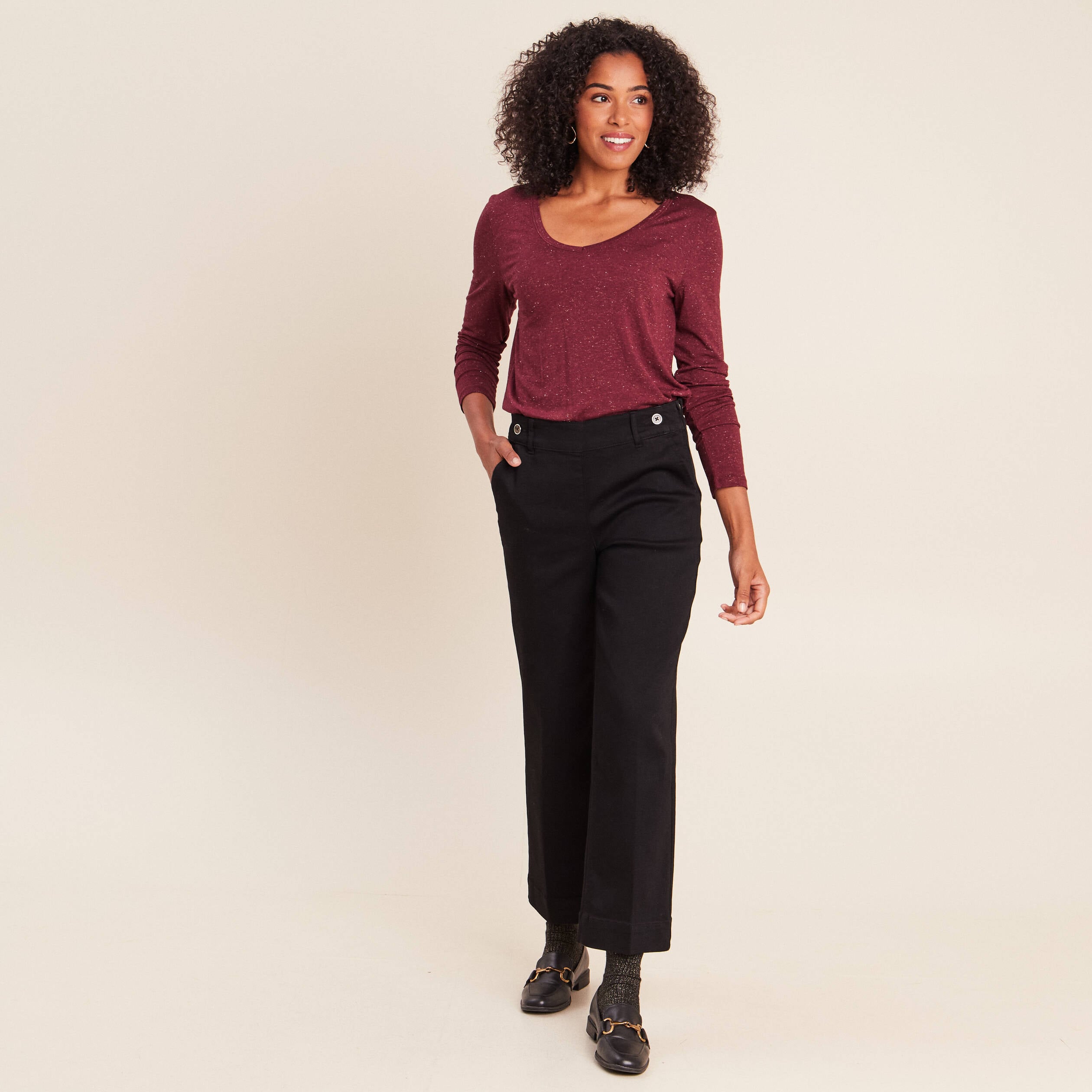 T-shirt ajust&eacute; col v manches longues bordeaux femme