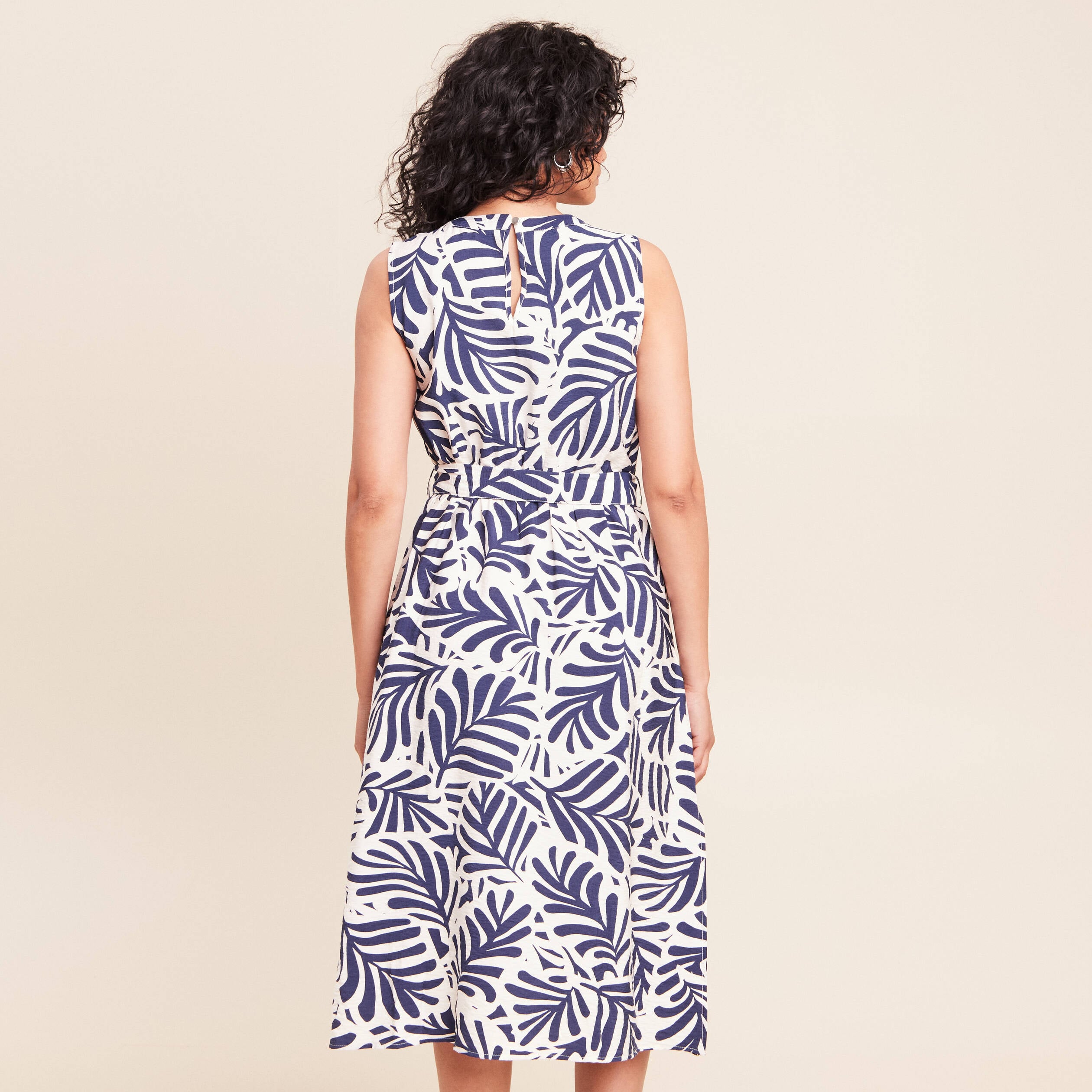 Robe &eacute;vas&eacute;e sans manches blanc femme
