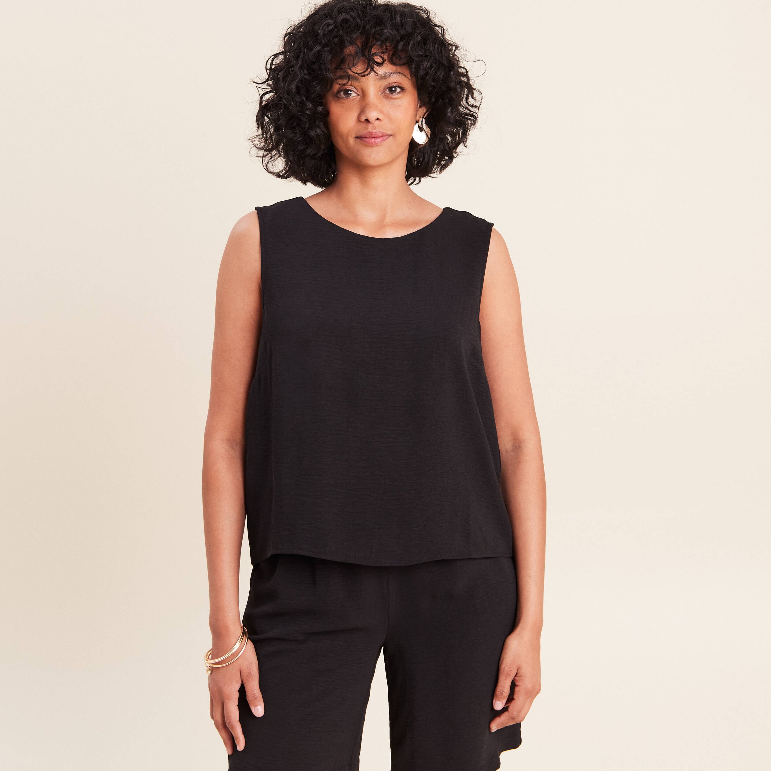 Blouse sans manches col rond fluide noir femme