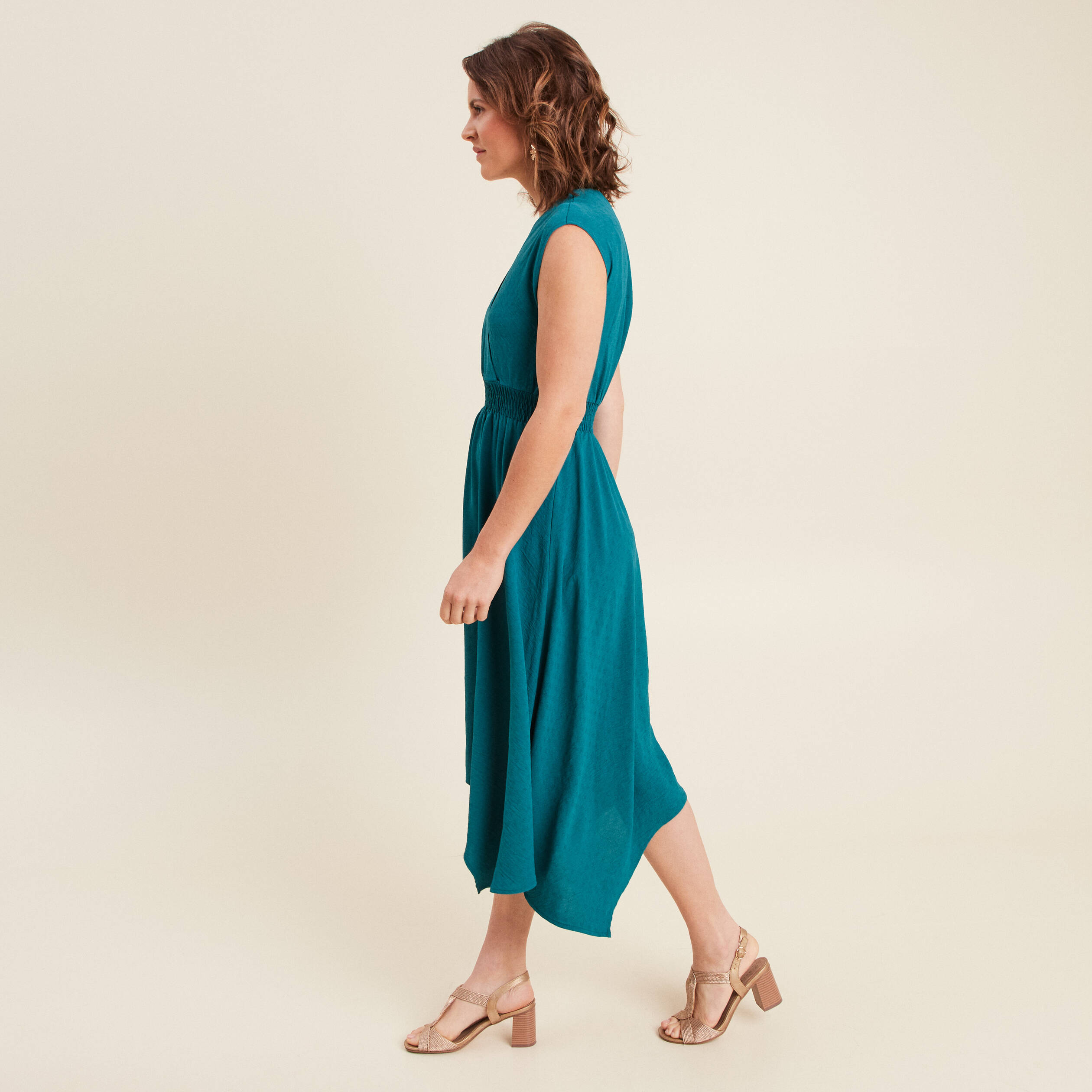 Robe &eacute;vas&eacute;e taille smock&eacute;e vert femme