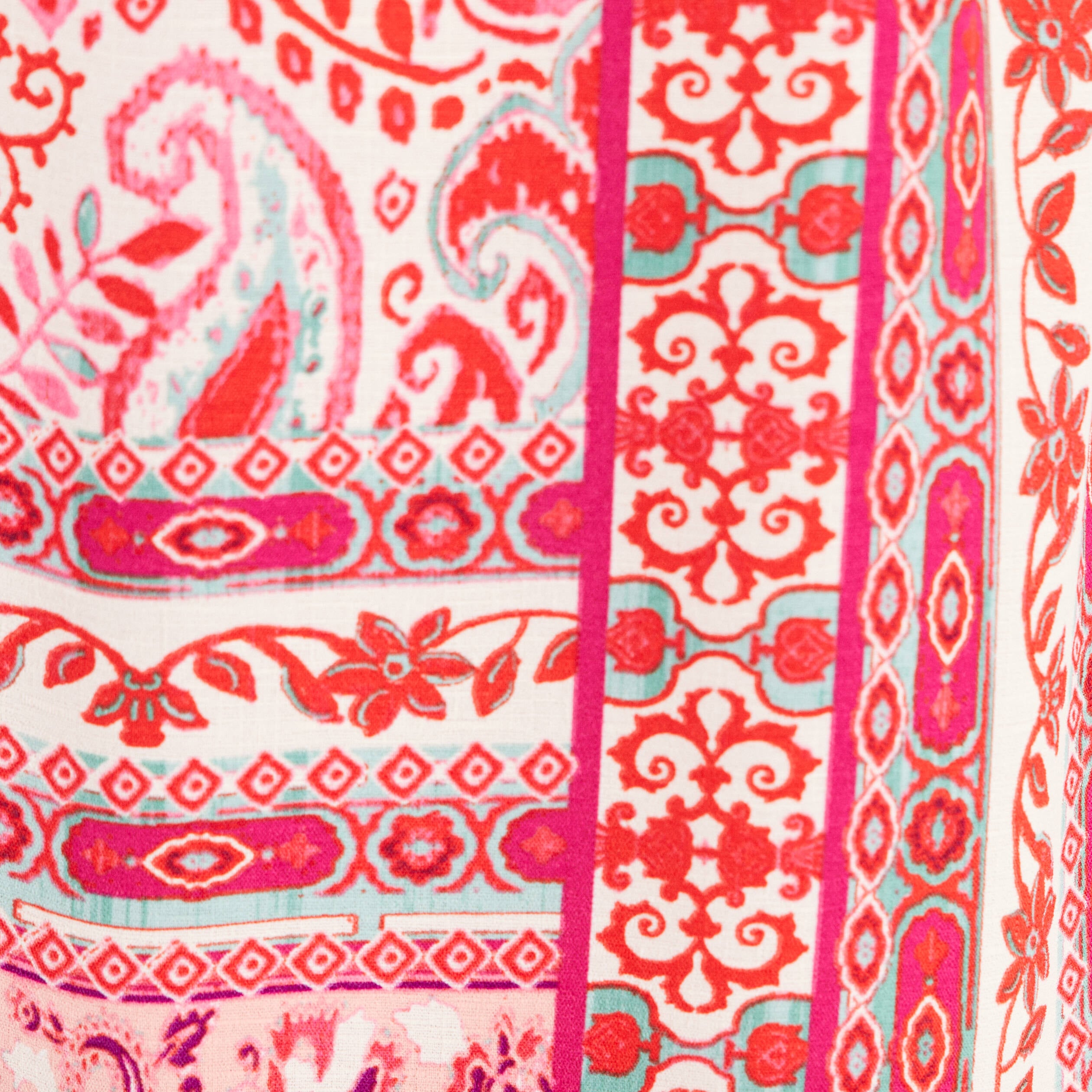 Robe courte &eacute;vas&eacute;e col tunisien rose femme
