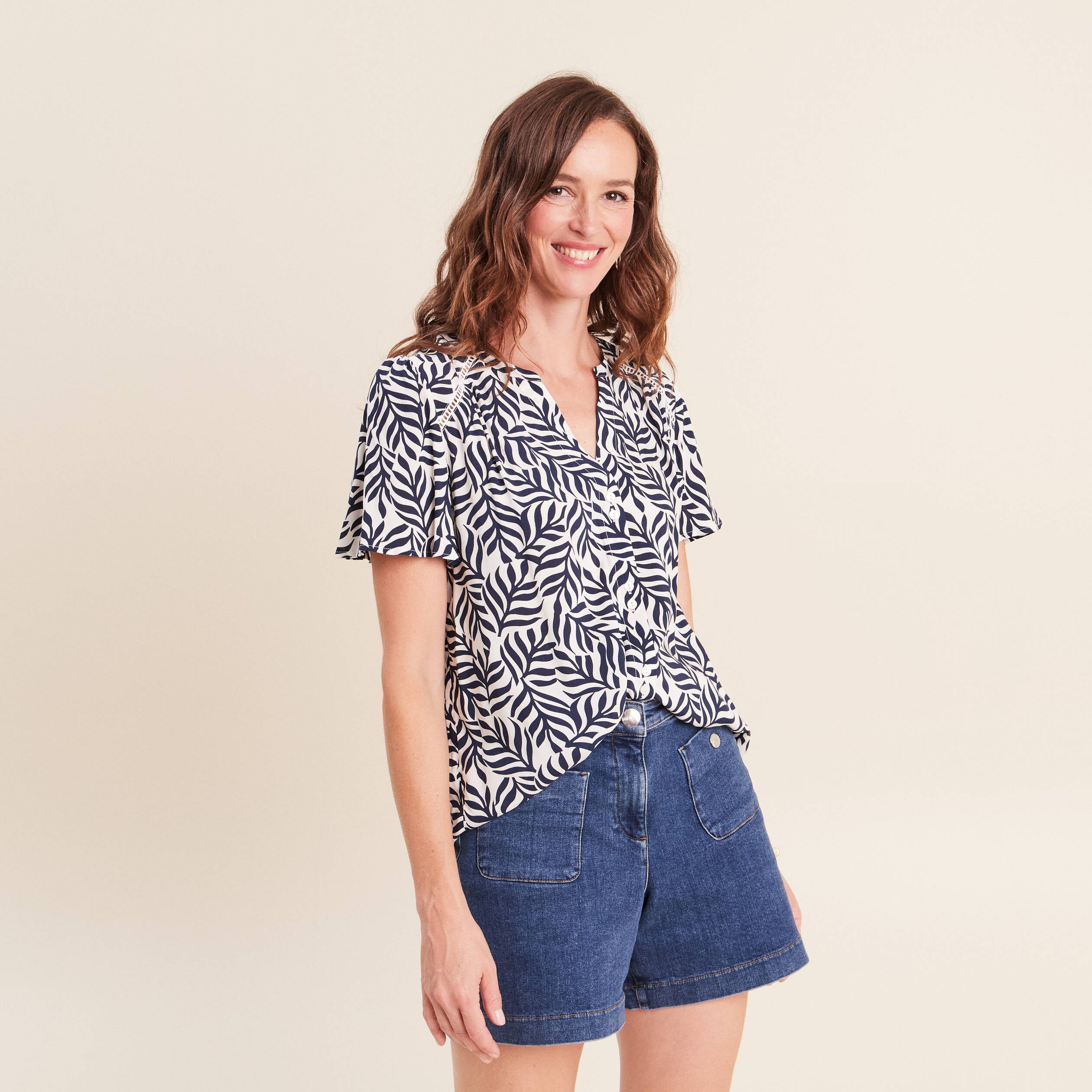 Blouse col v manches courtes fluide bleu femme