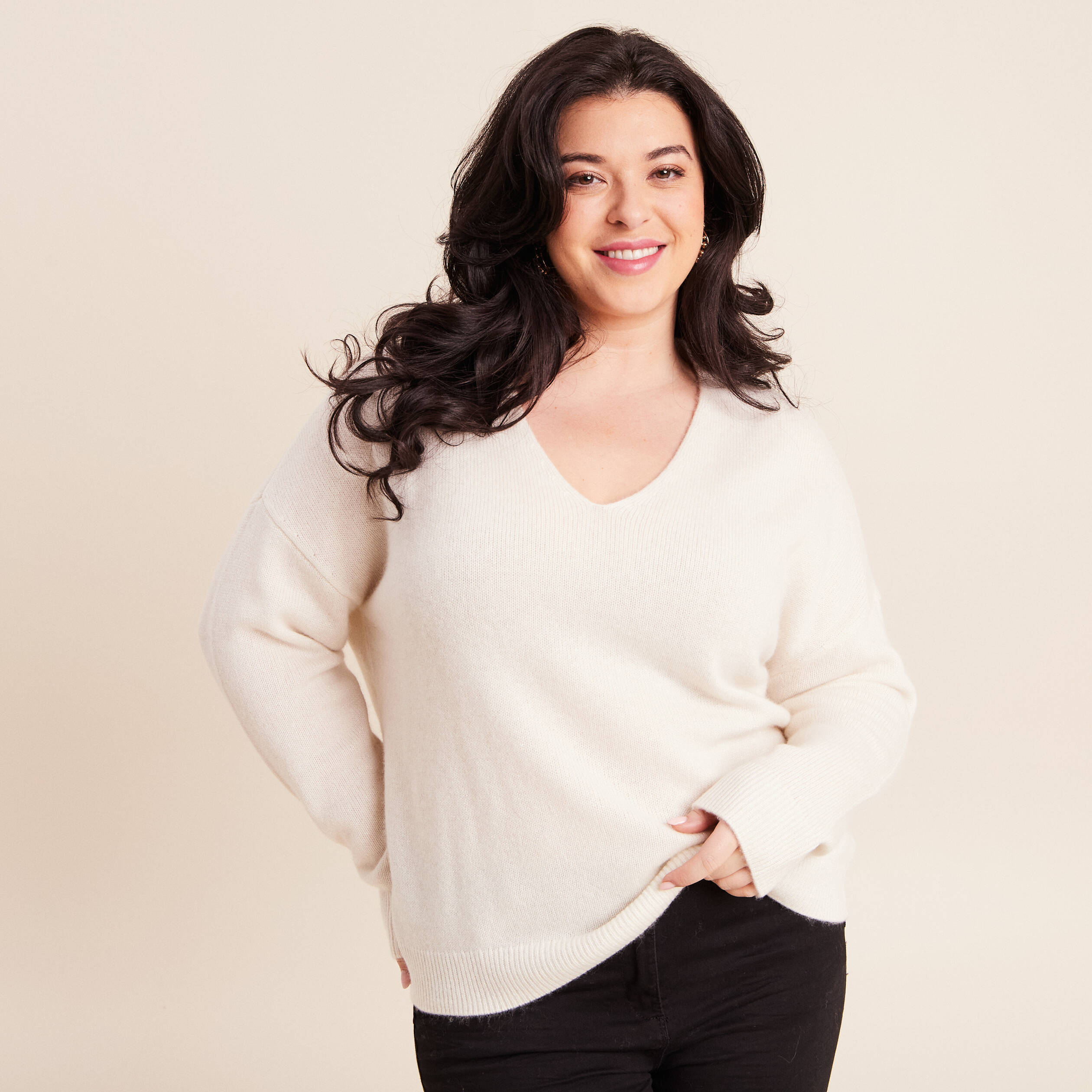 Pull en cachemire col v ecru femme