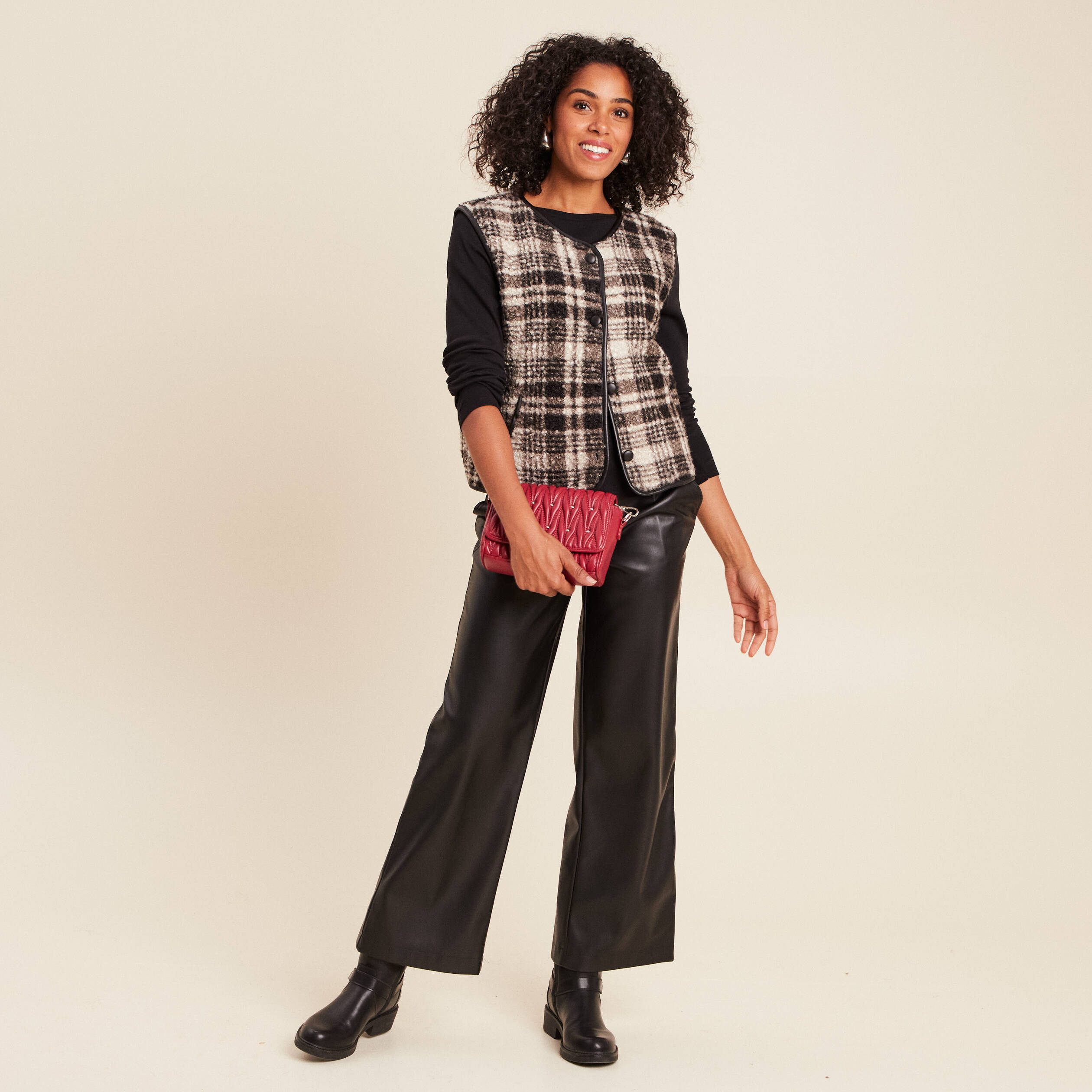 Gilet sans manches en bouclette noir femme