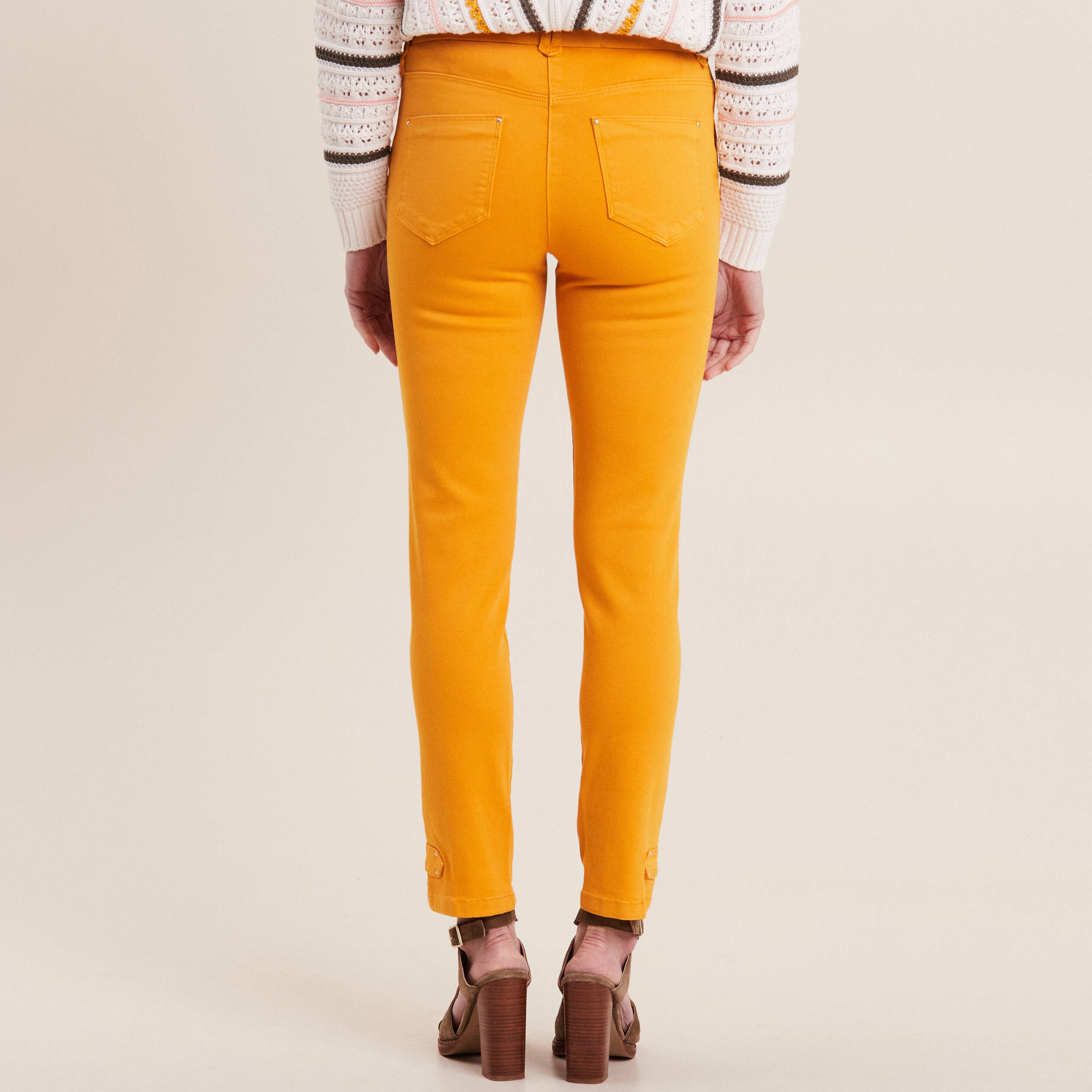 Pantalon ajust&eacute; 7/8&egrave;me jaune moutarde femme