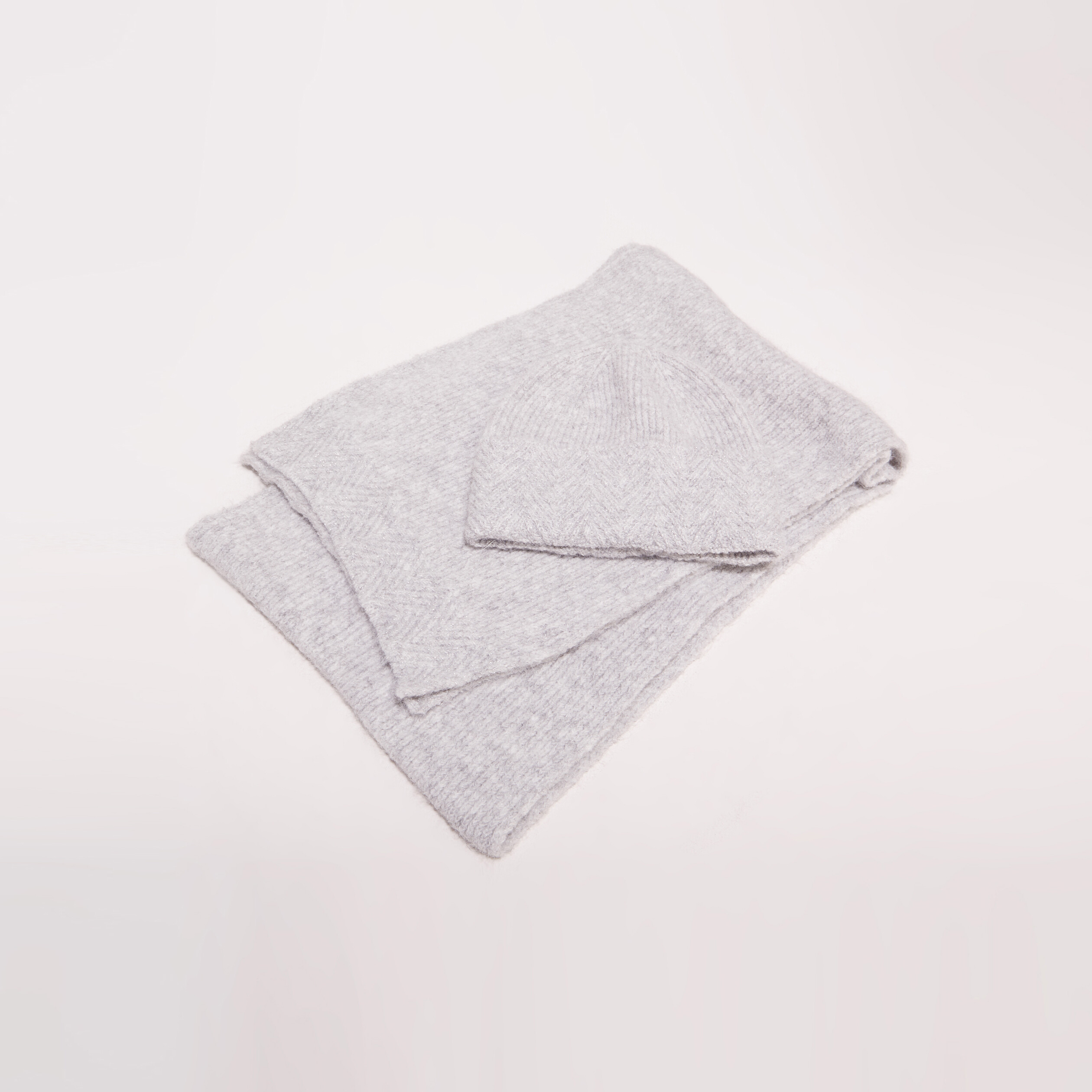 Lot bonnet et écharpe gris clair femme