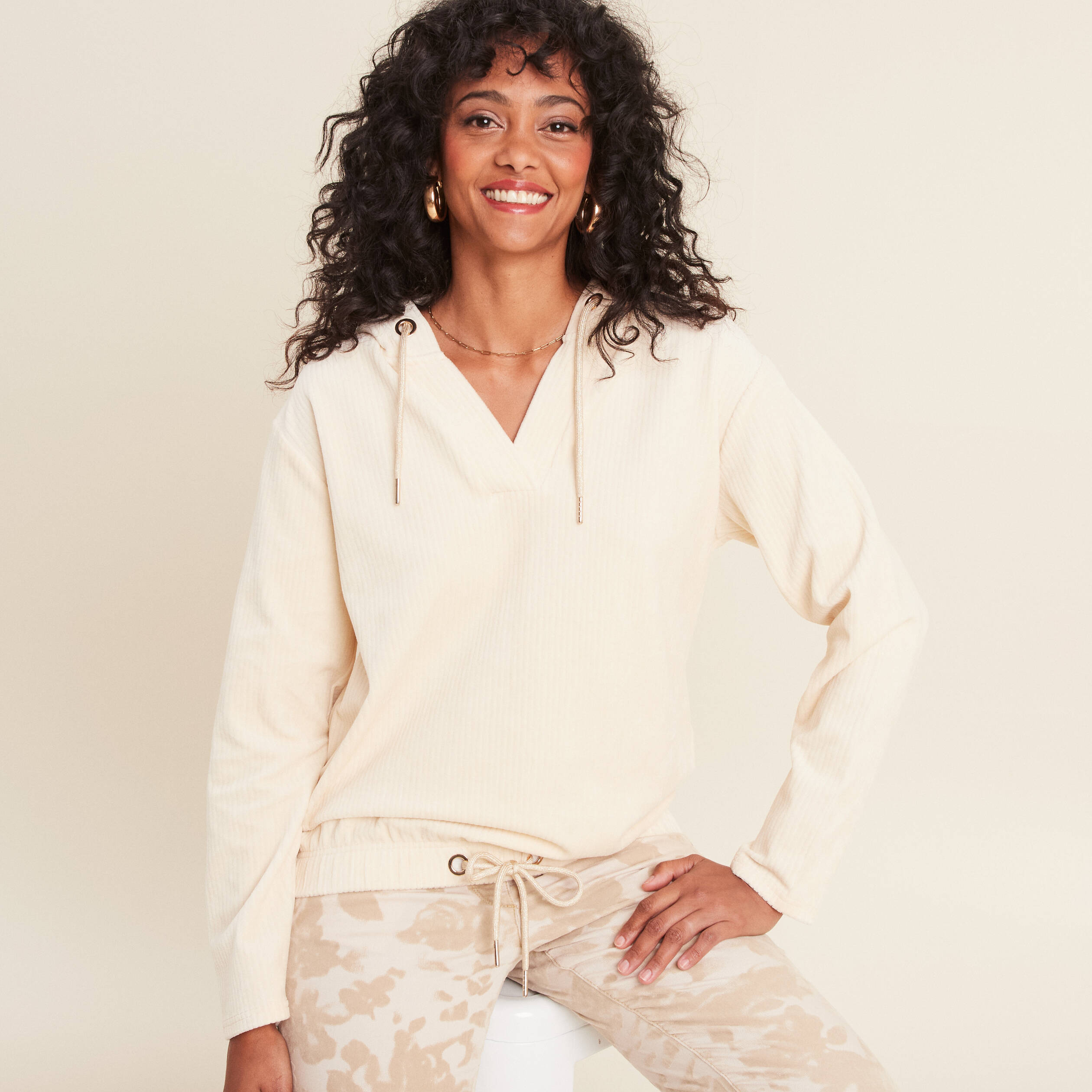 sweat velours a capuche ivoire femme Sweat velours à capuche ivoire femme
