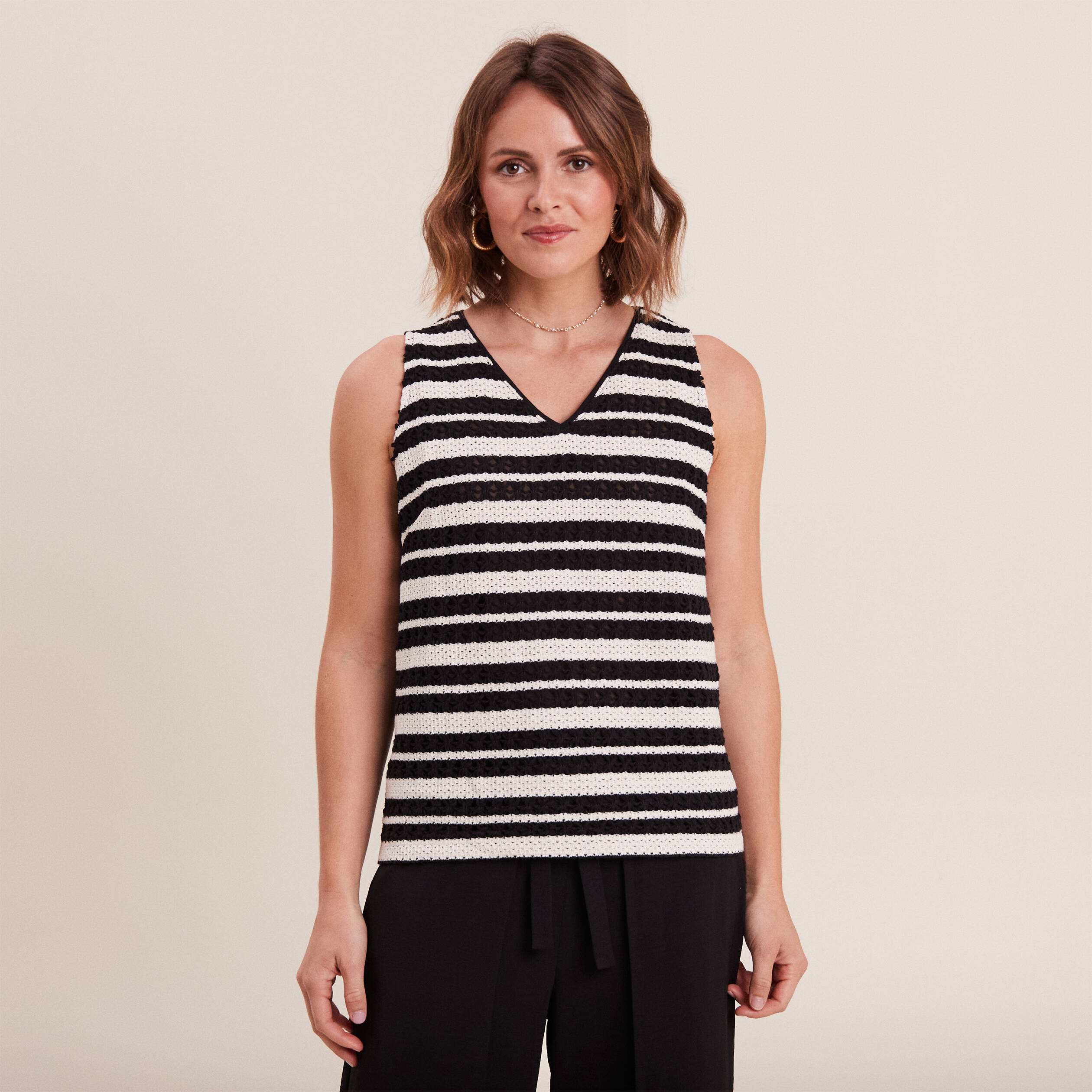 debardeur sans manches crochet noir femme Débardeur sans manches crochet noir femme