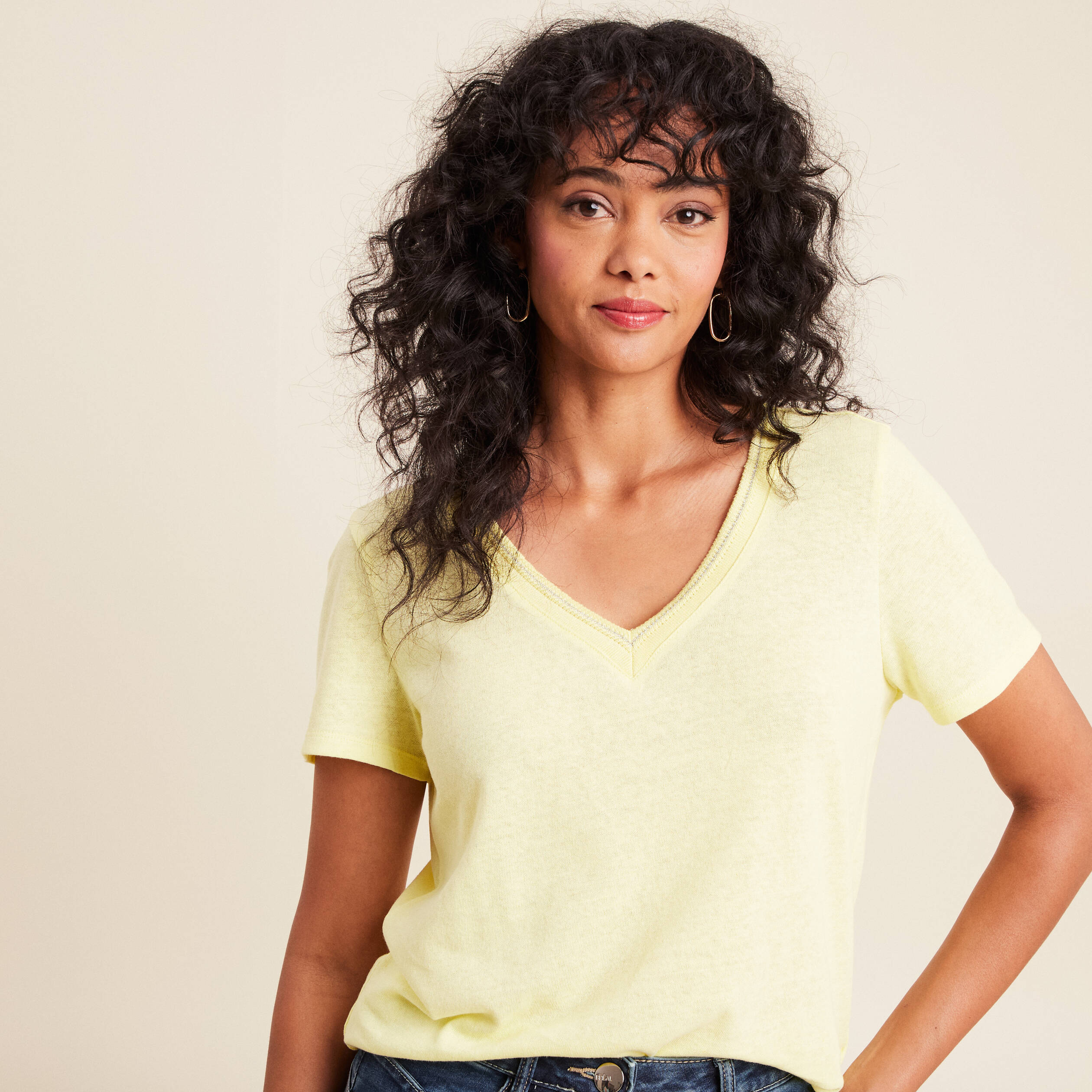 t shirt manches courtes col en v jaune clair femme T-shirt manches courtes col en V jaune clair femme